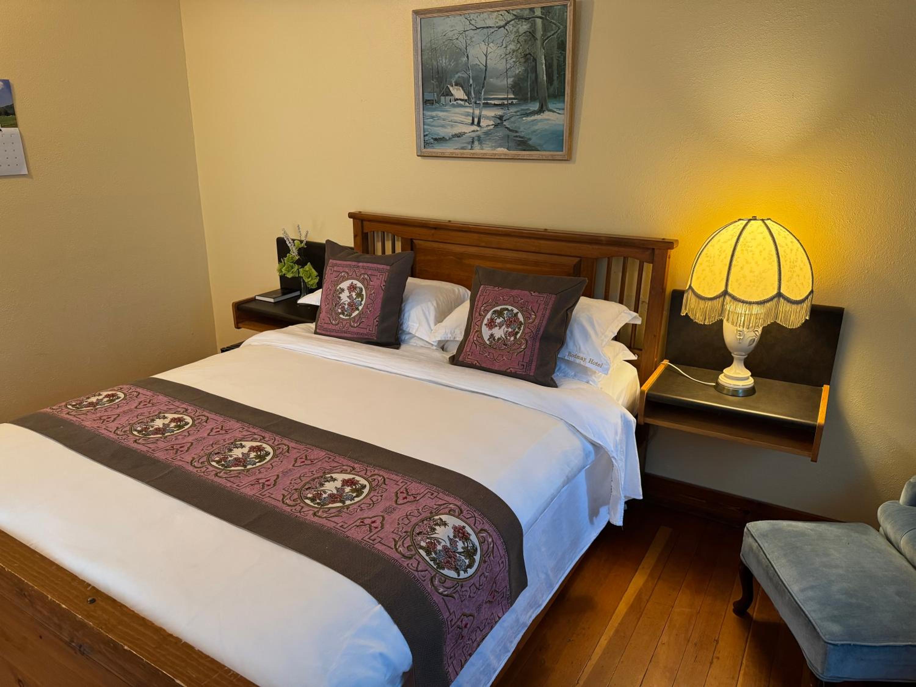 Deluxe Queen Suite photo 2