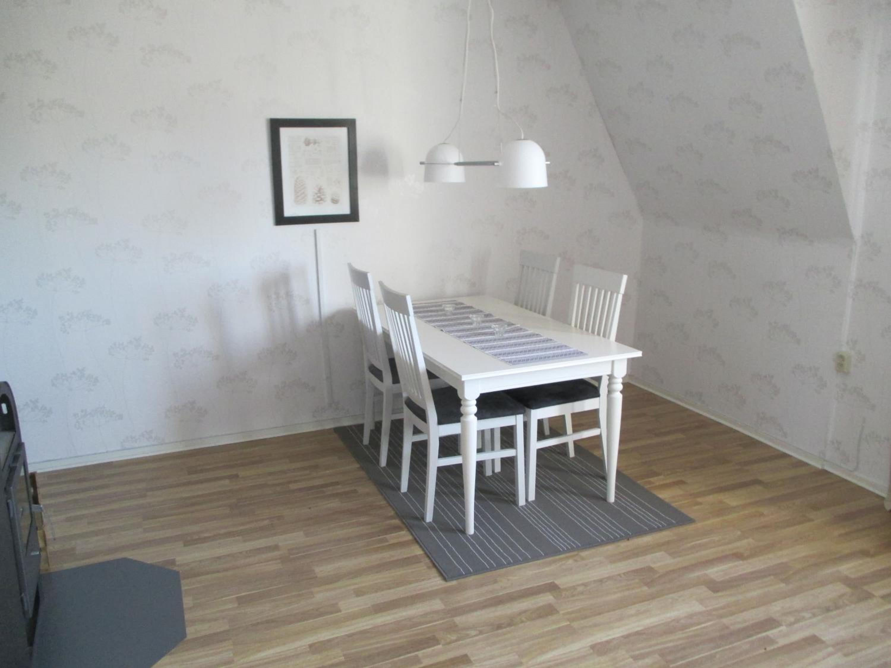 Apartment with Balcony - Photo 2
