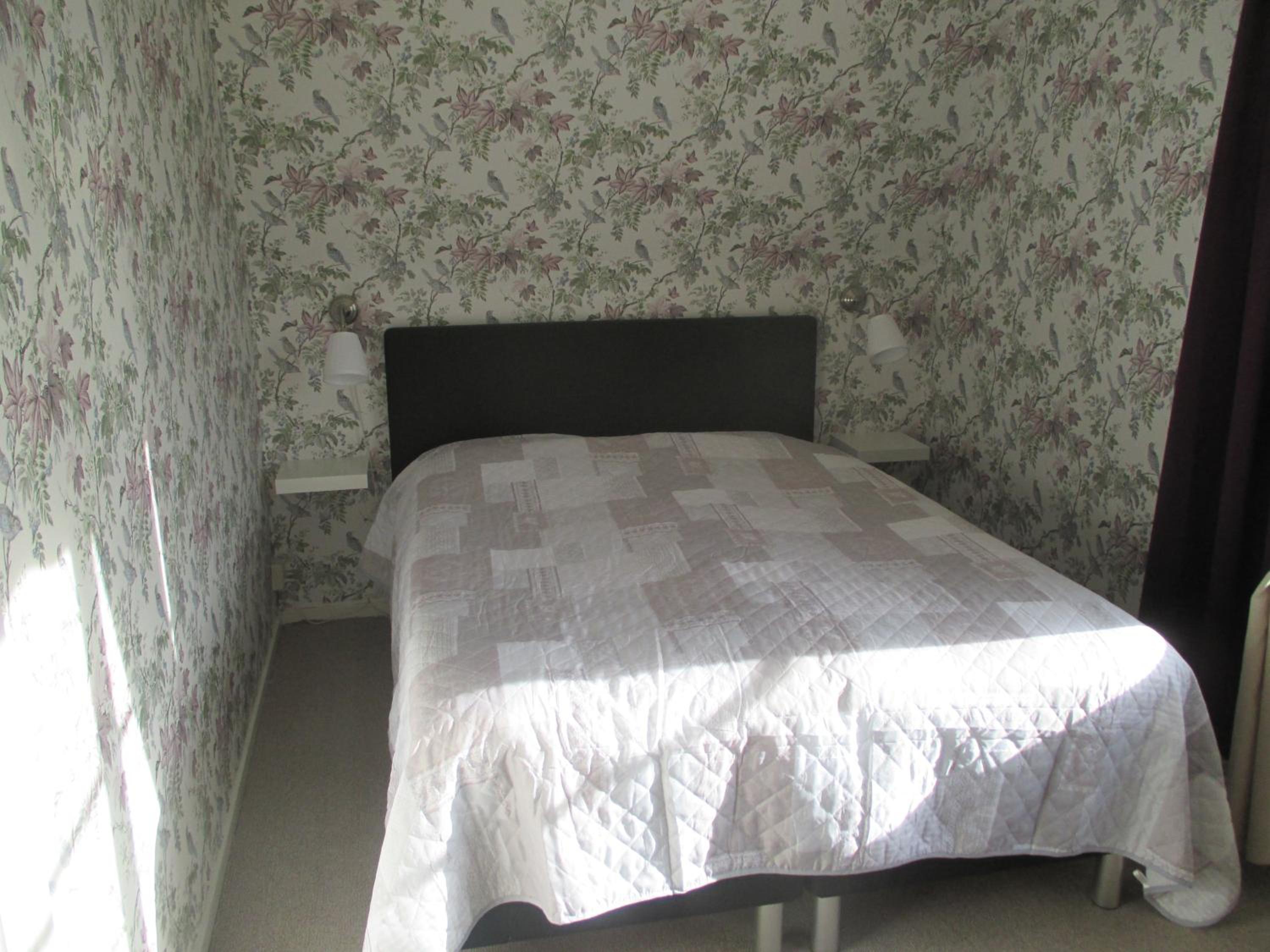 Apartment with Balcony - Photo 9