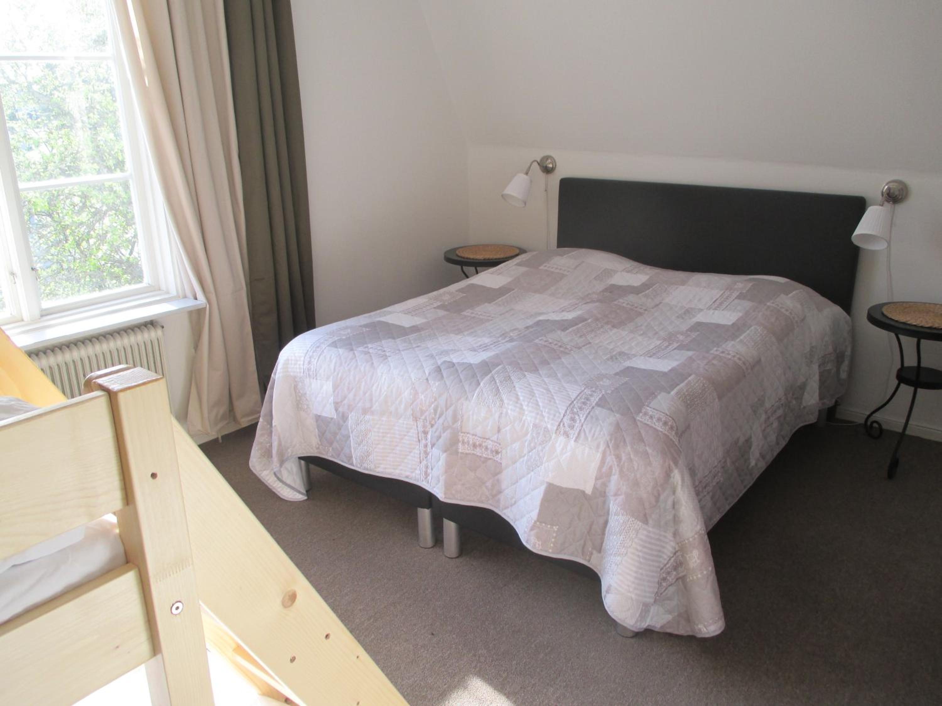 Apartment with Balcony - Photo 8