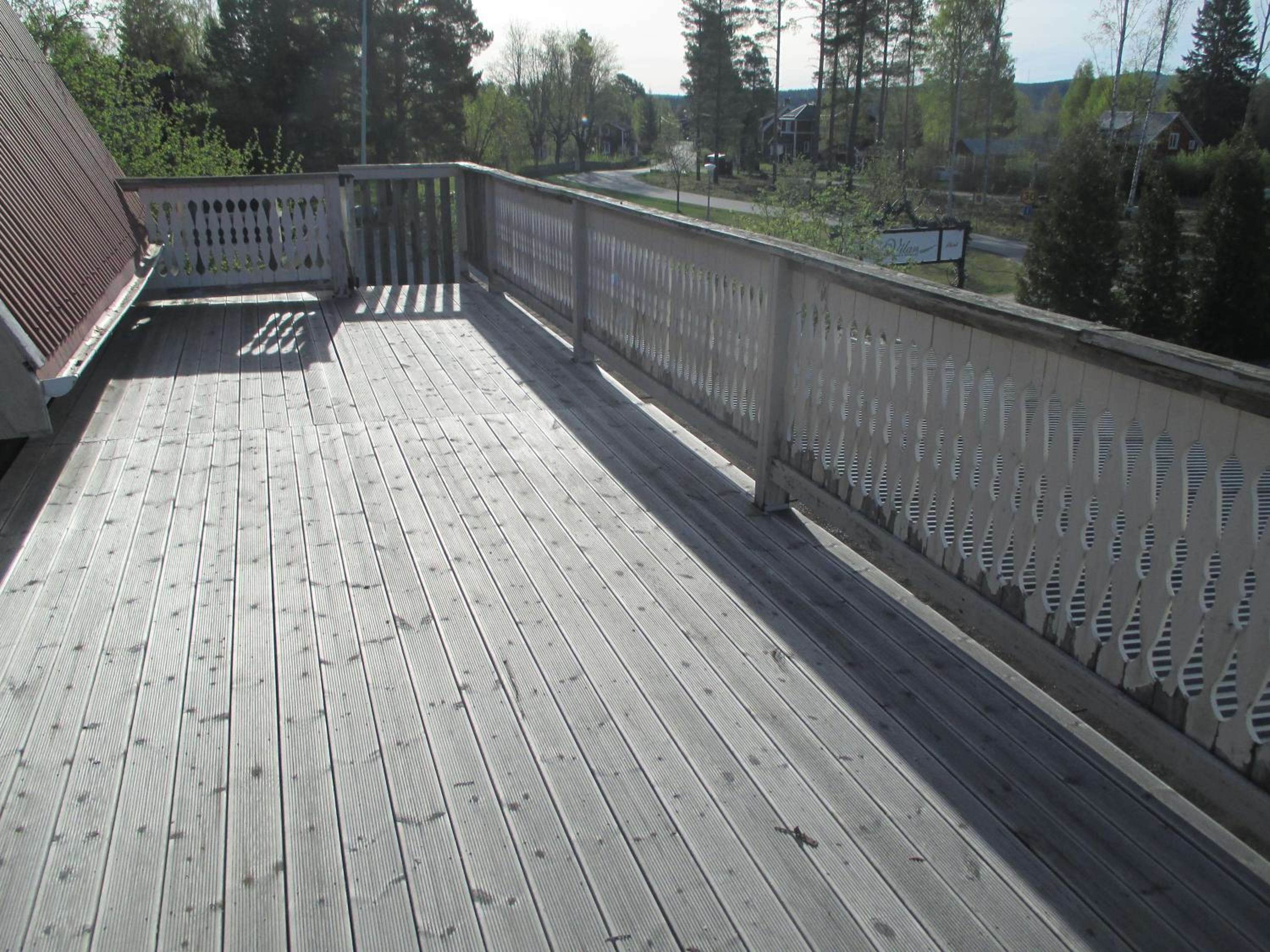 Apartment with Balcony - Photo 6