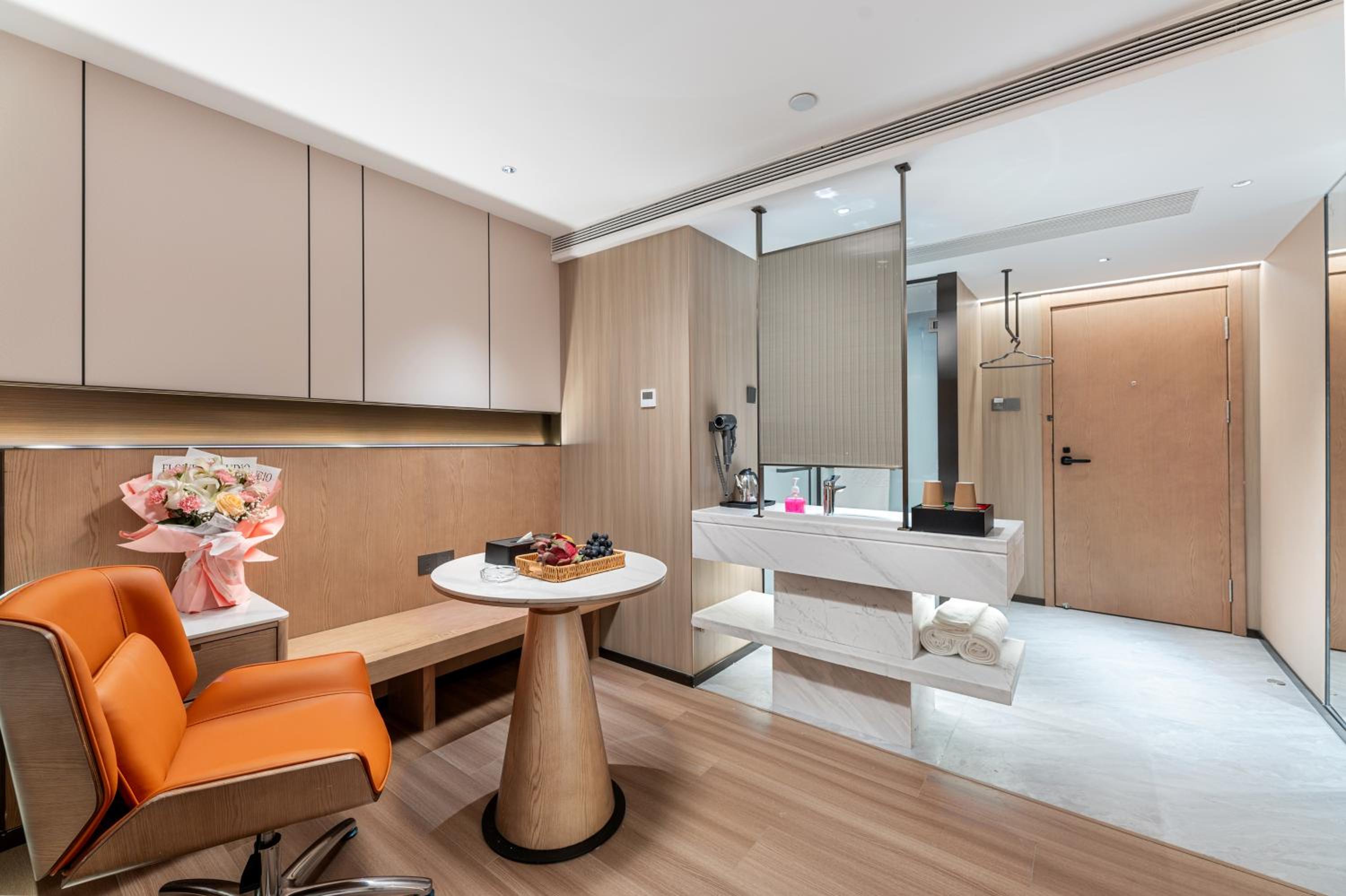 Business King Room