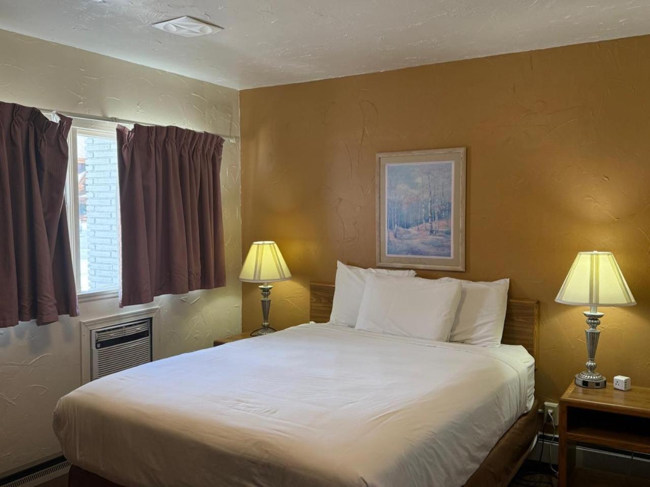 Deluxe Queen Suite - Photo 4