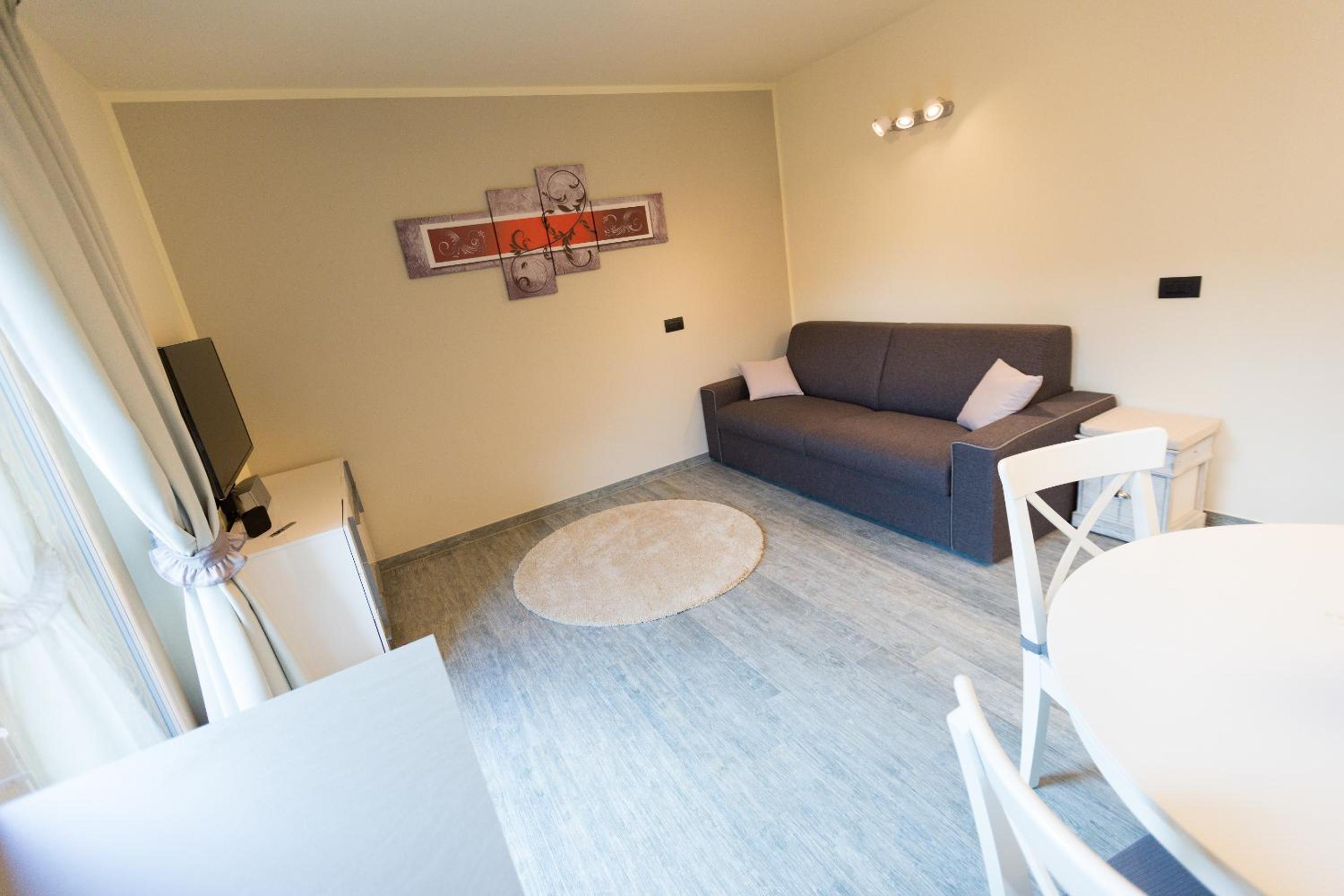 Apartment photo 2