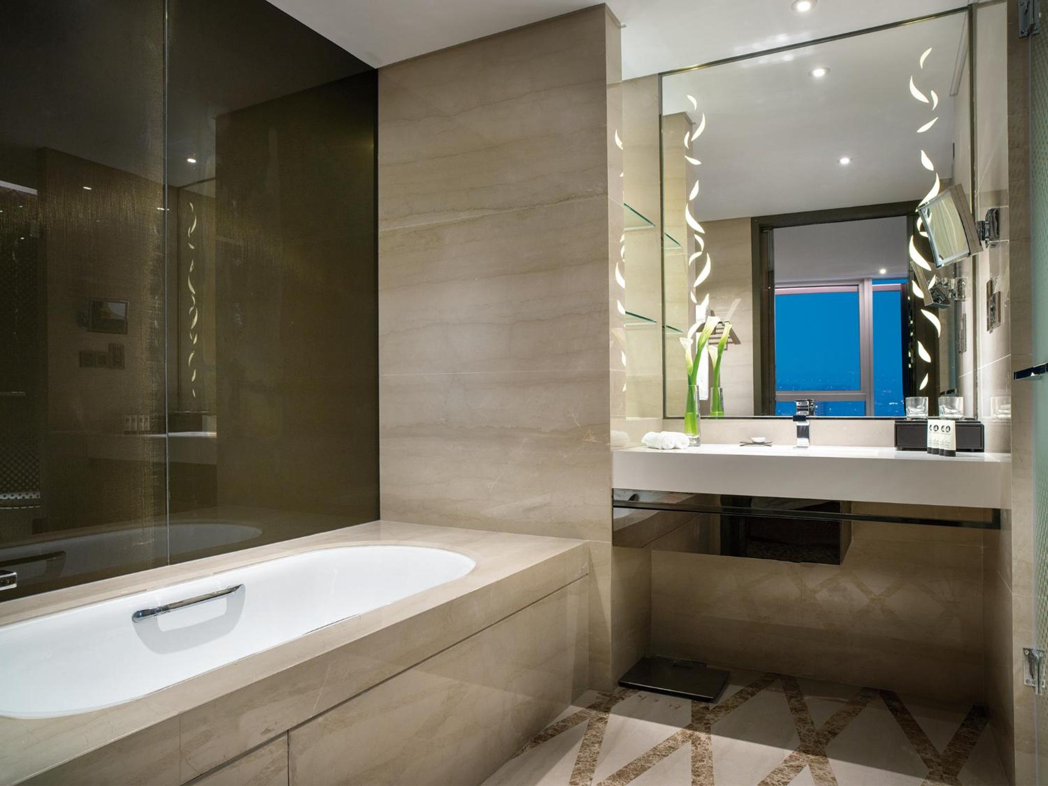 Luxury Twin Room with Club Access photo 2