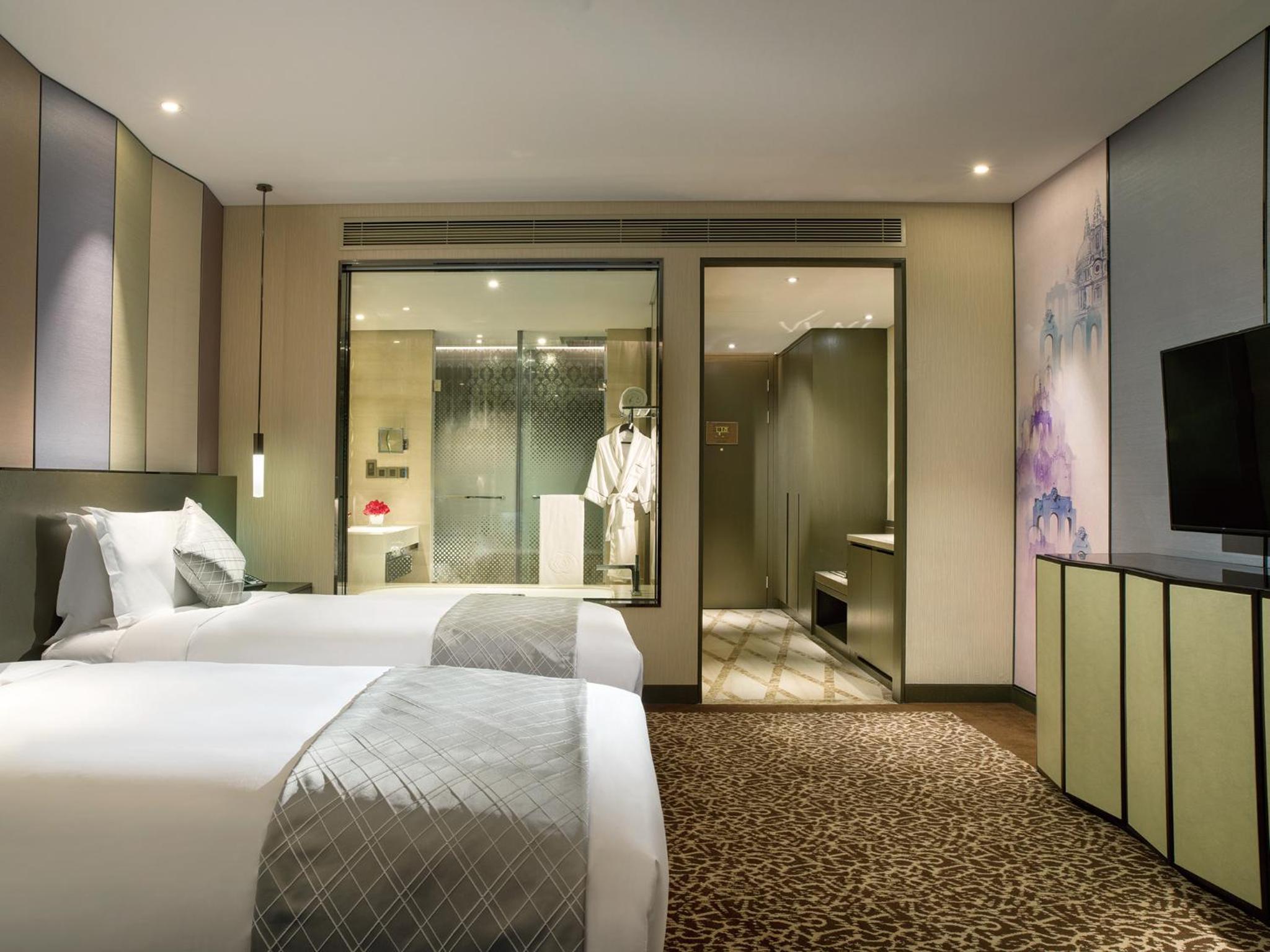 Luxury Twin Room with City View photo 1