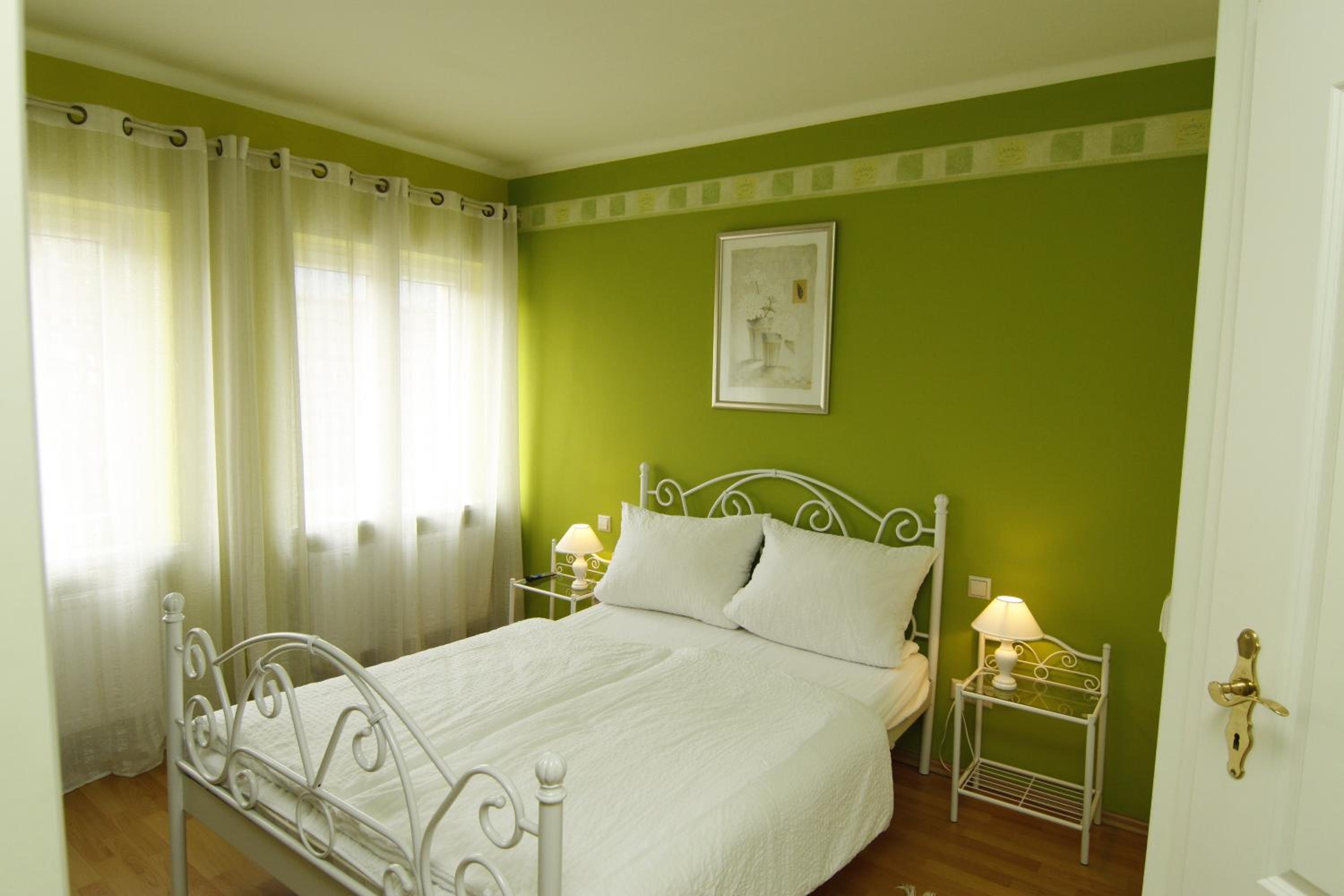 Double Room (1 Adult)