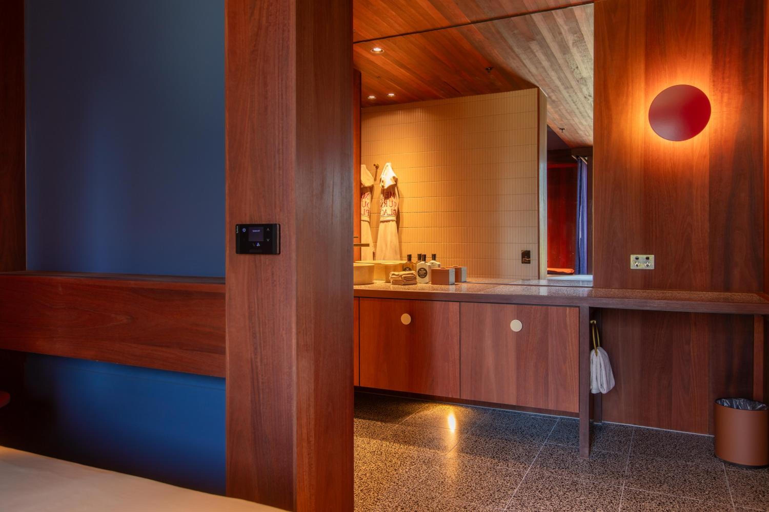 Twin Room thumbnail 6