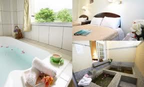 Queen Room photo 2