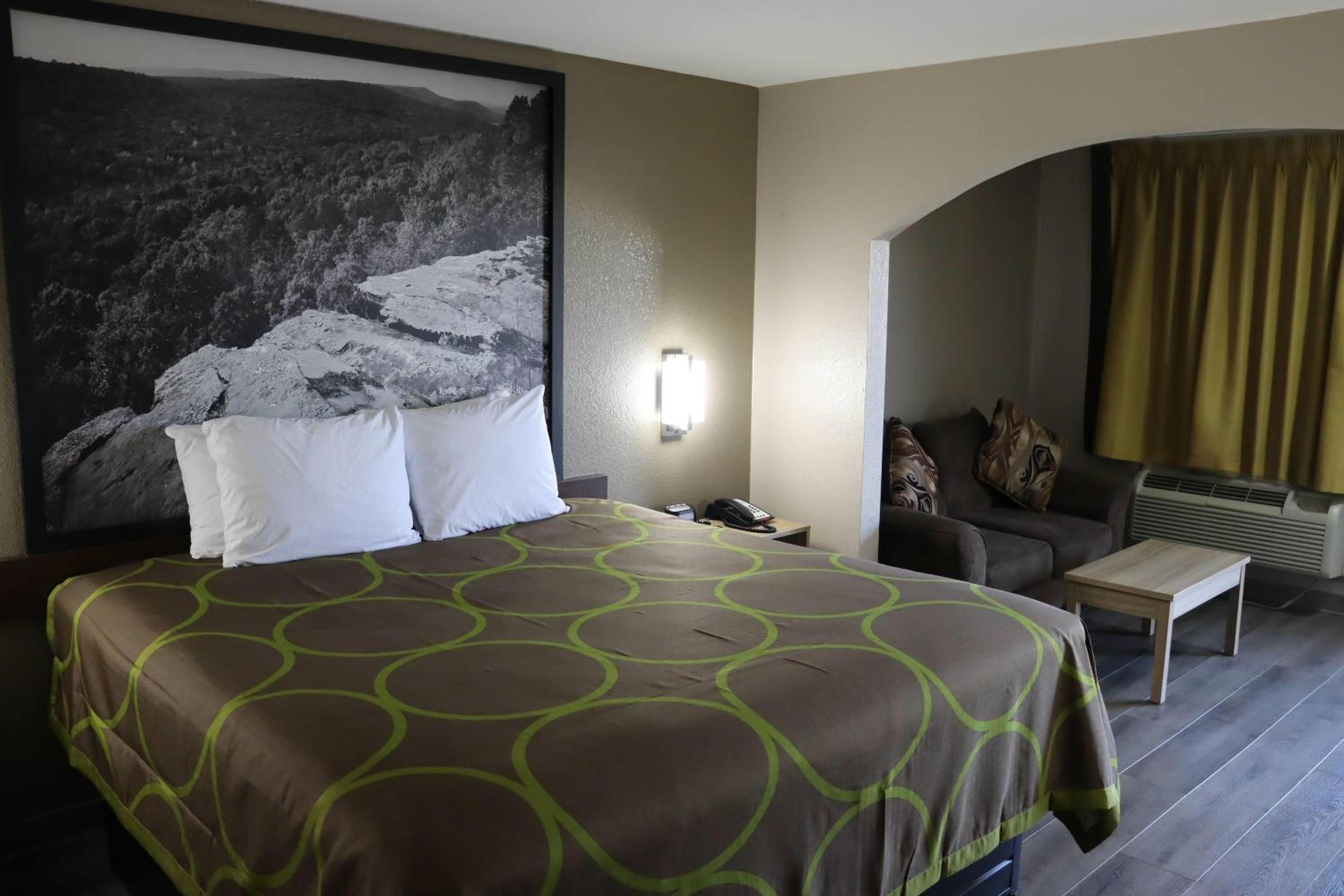King Room - Non-Smoking photo 2