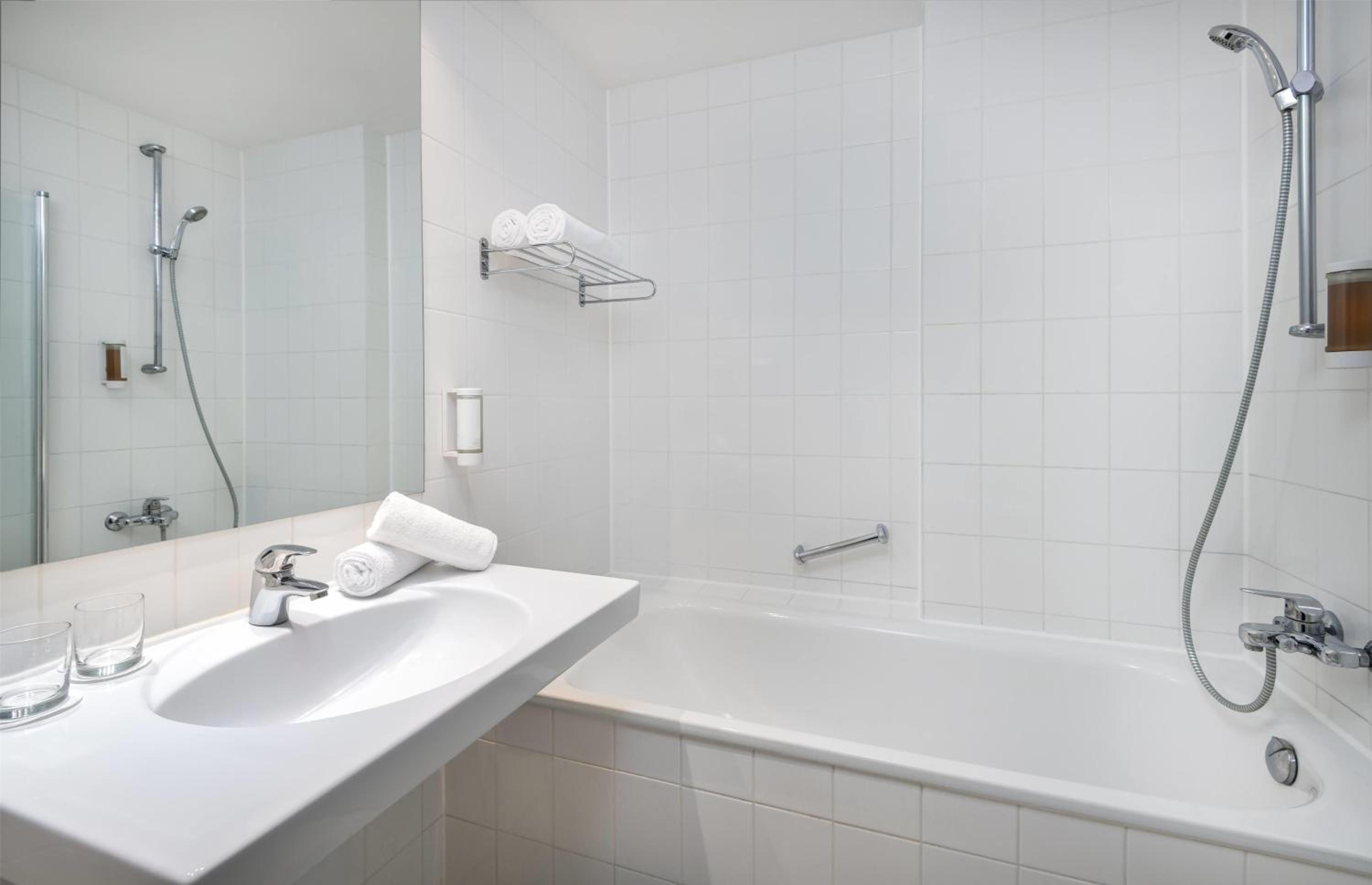 Superior Double or Twin Room - Courtyard View - Photo 2