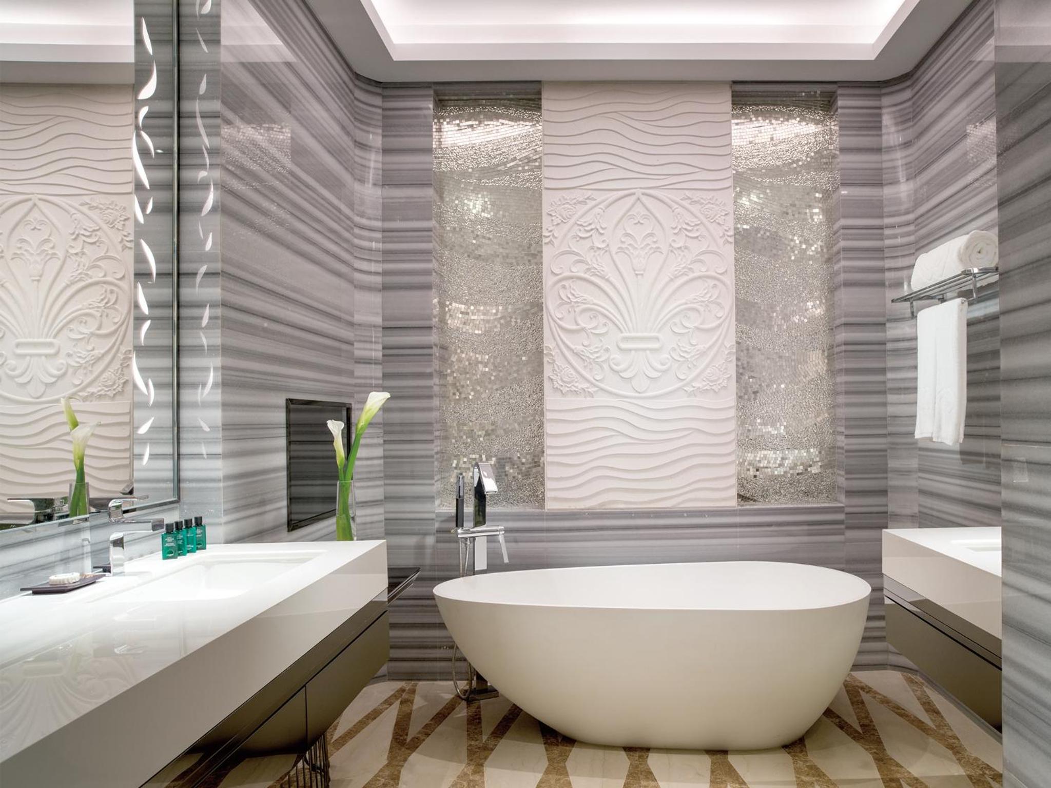 Junior King Suite with Club Access