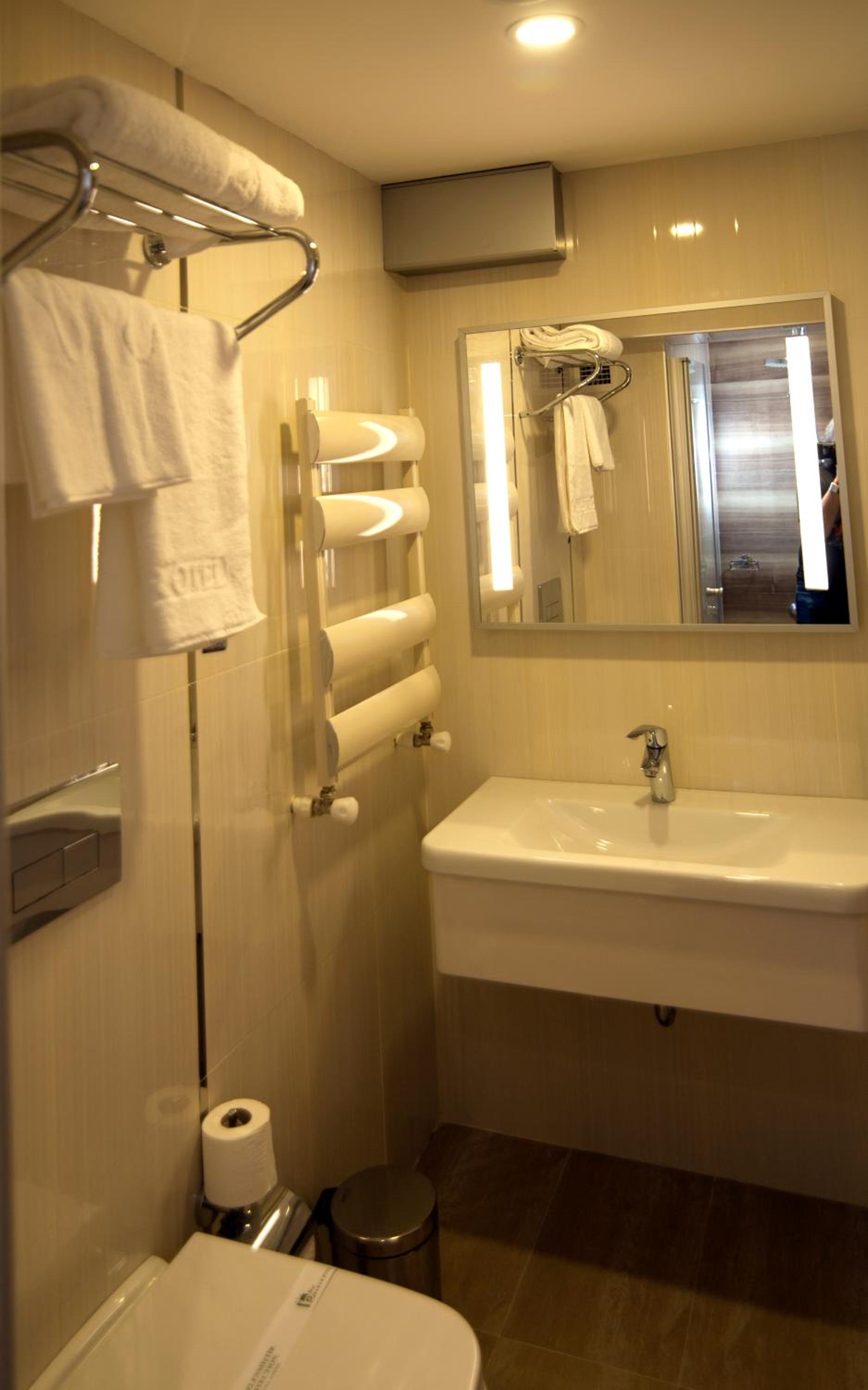 Standard Double Room - Photo 6