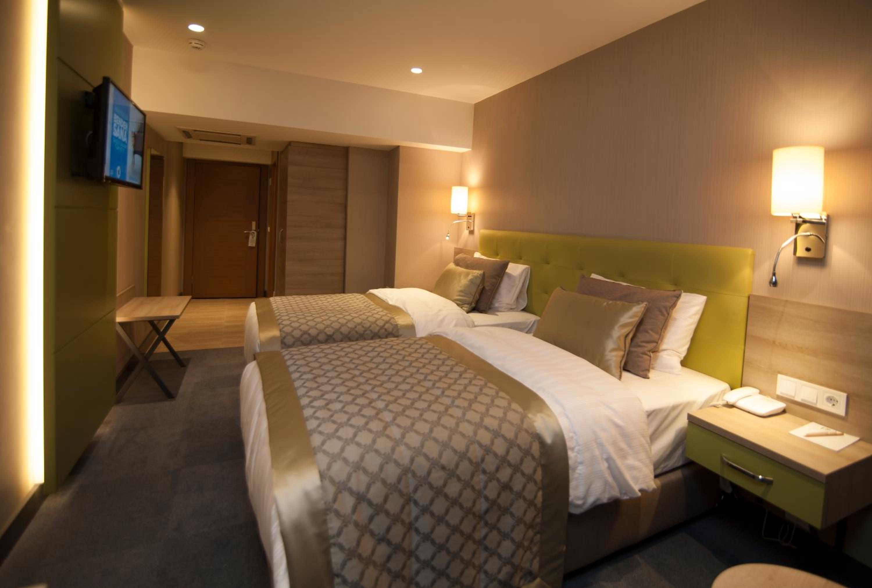 Standard Twin Room - Photo 1