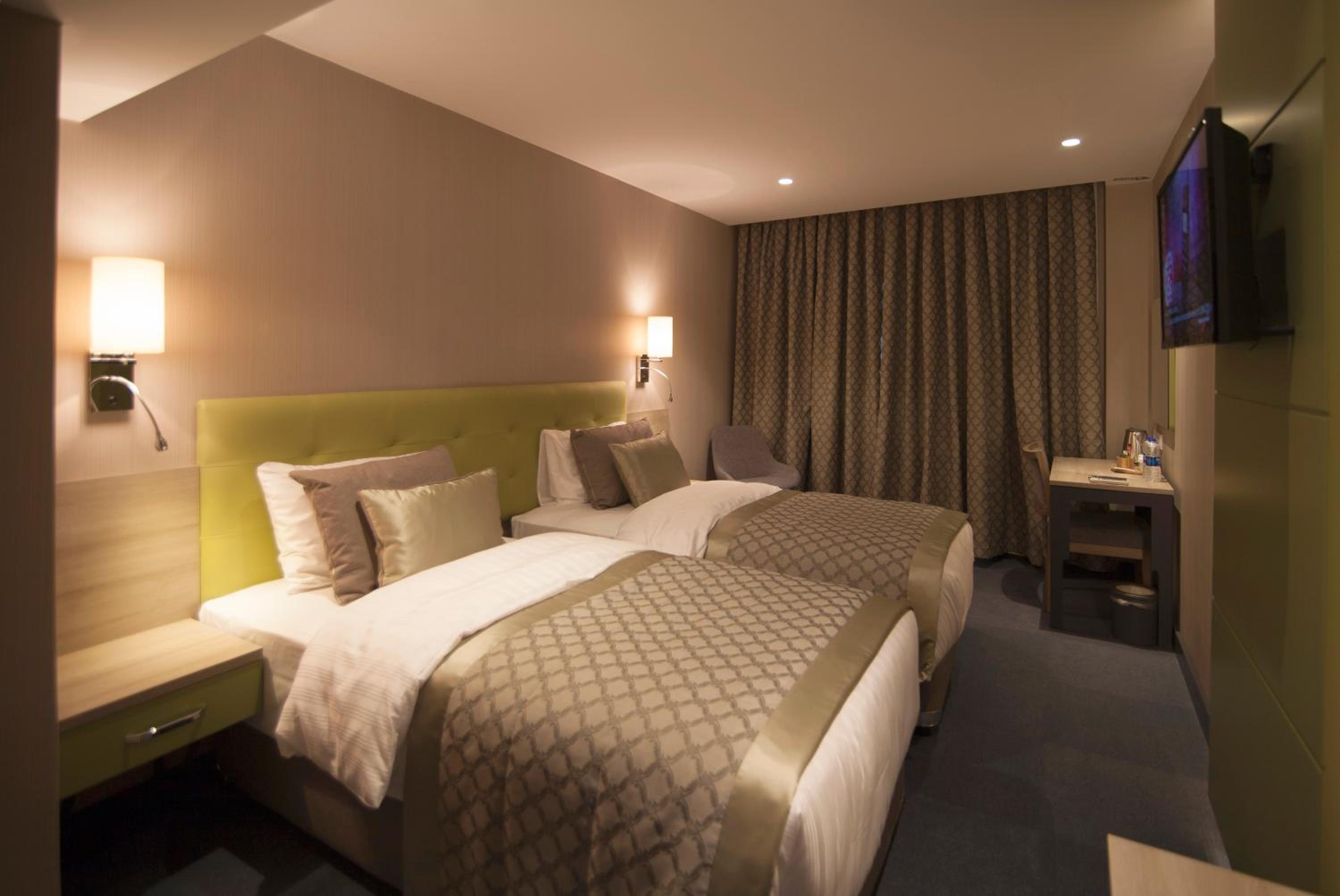 Standard Twin Room - Photo 3