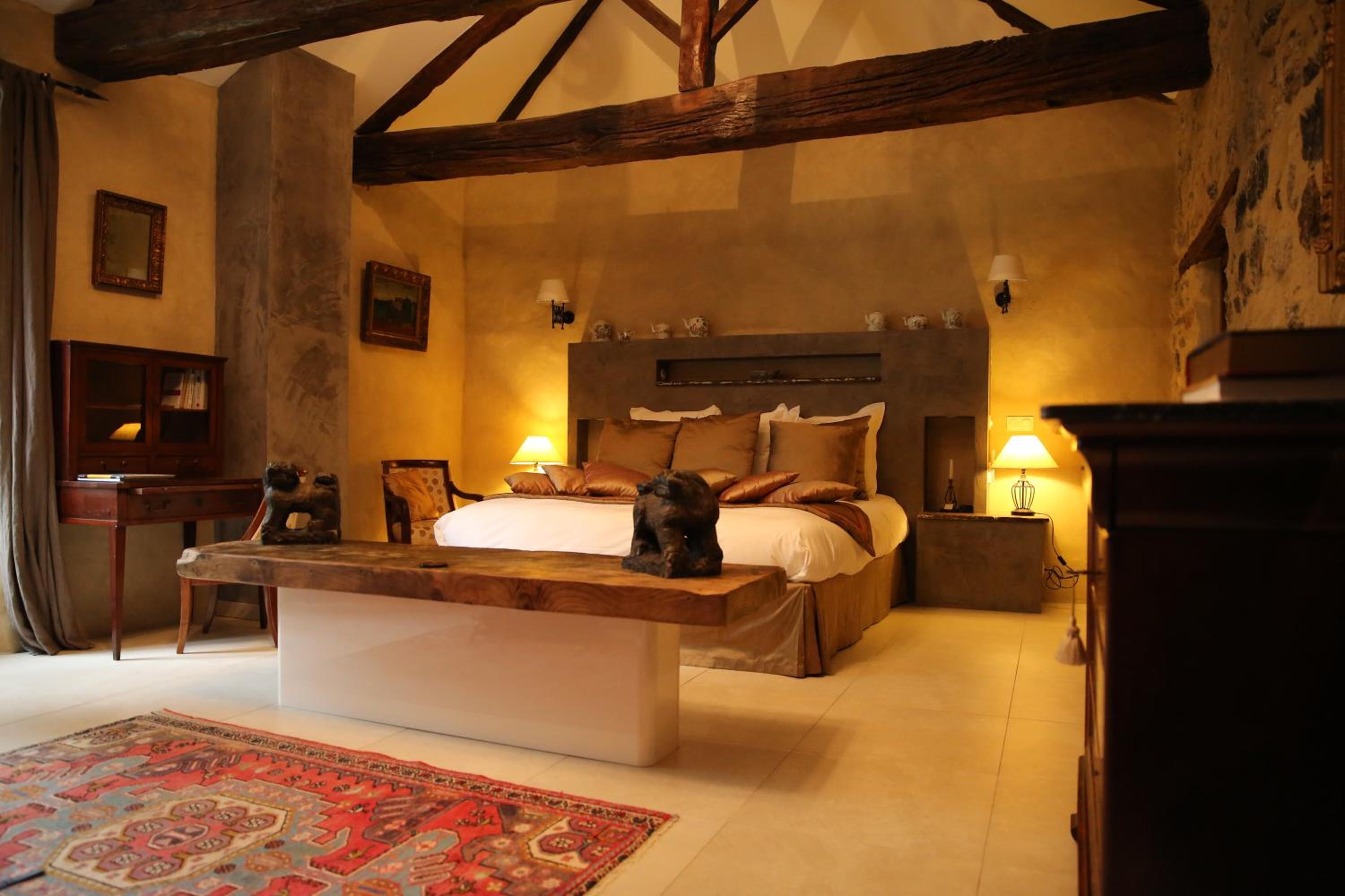 Deluxe King Suite photo 2