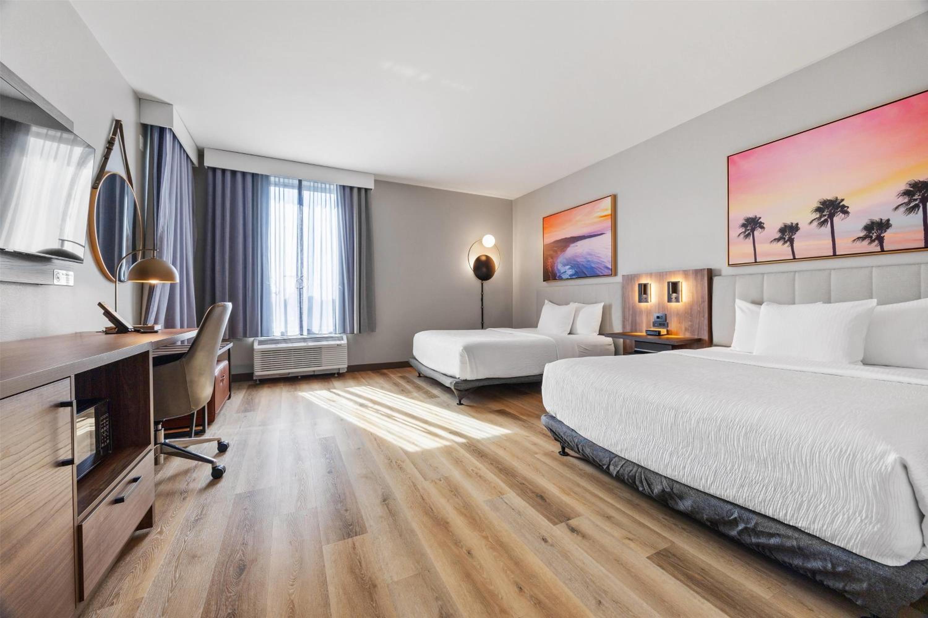 Deluxe Queen Room with Two Queen Beds and Bathtub - Non-Smoking - Photo 1