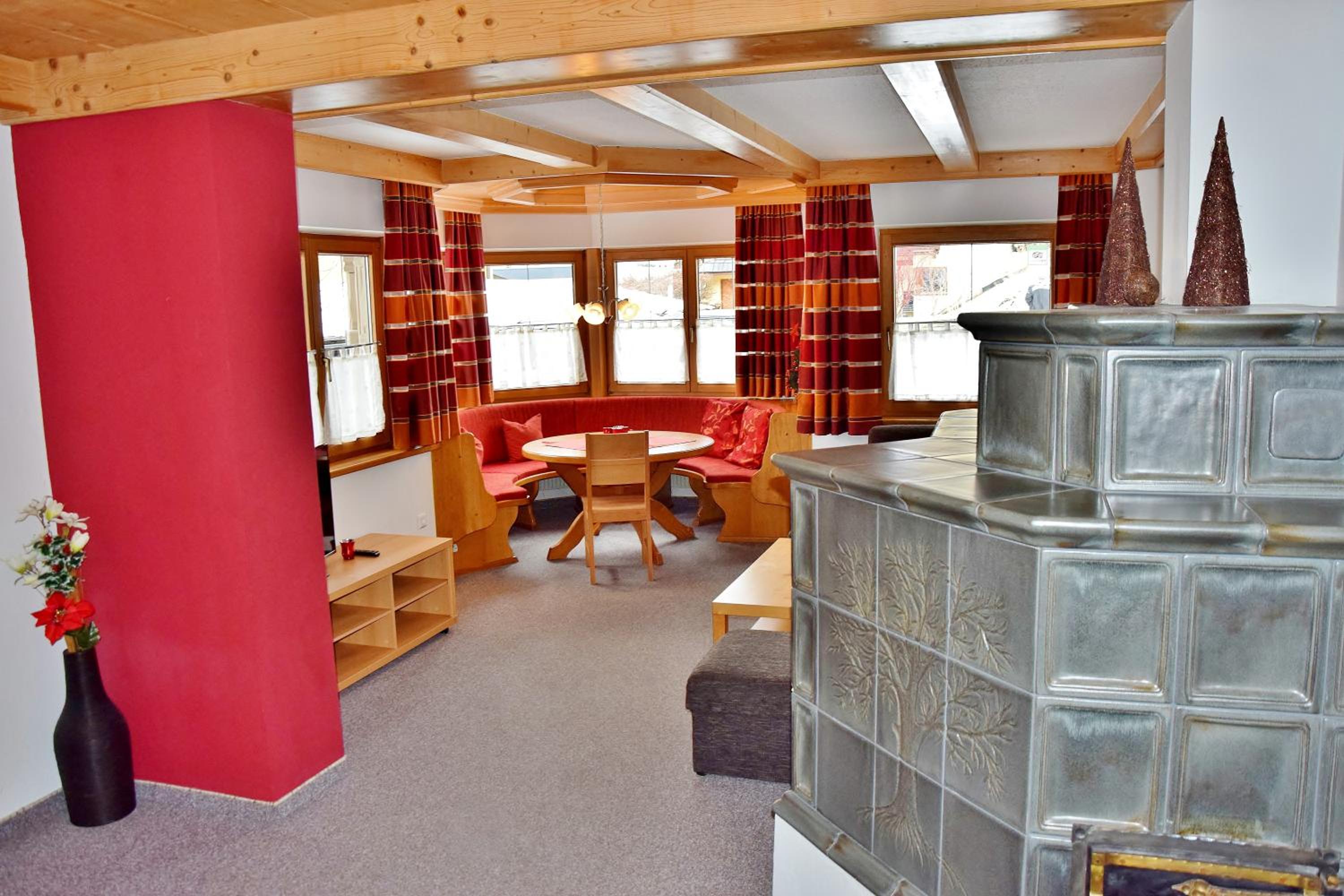 Four-Bedroom Apartment with Terrace photo 1