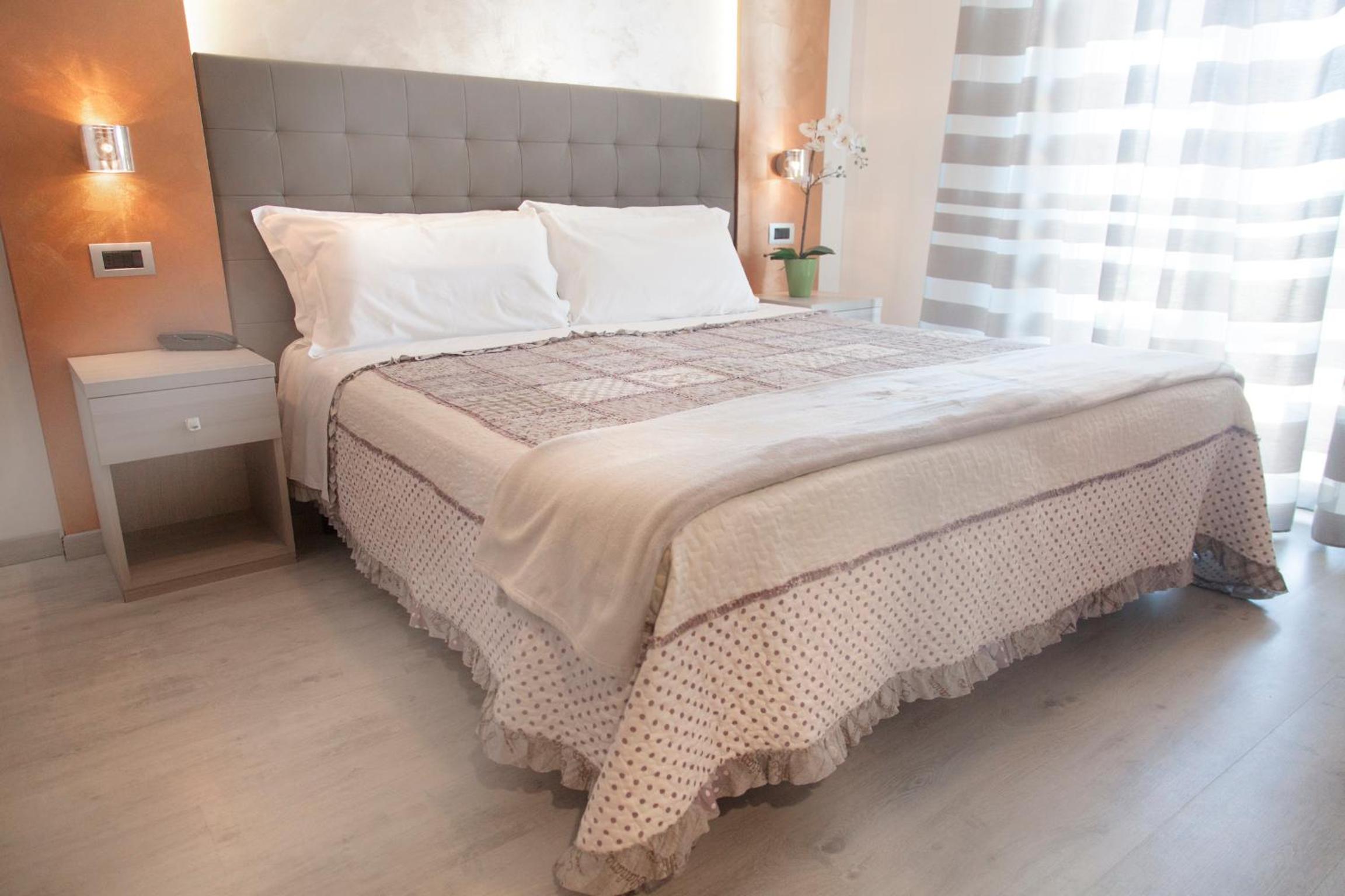 Superior Double Room with Sea View - Photo 3
