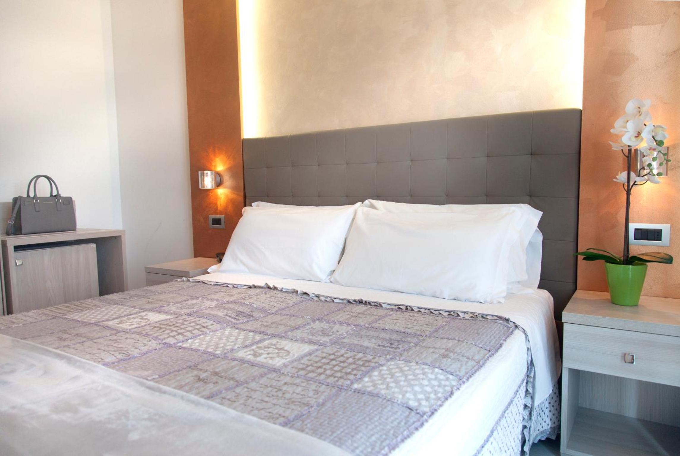 Superior Double Room with Sea View - Photo 4
