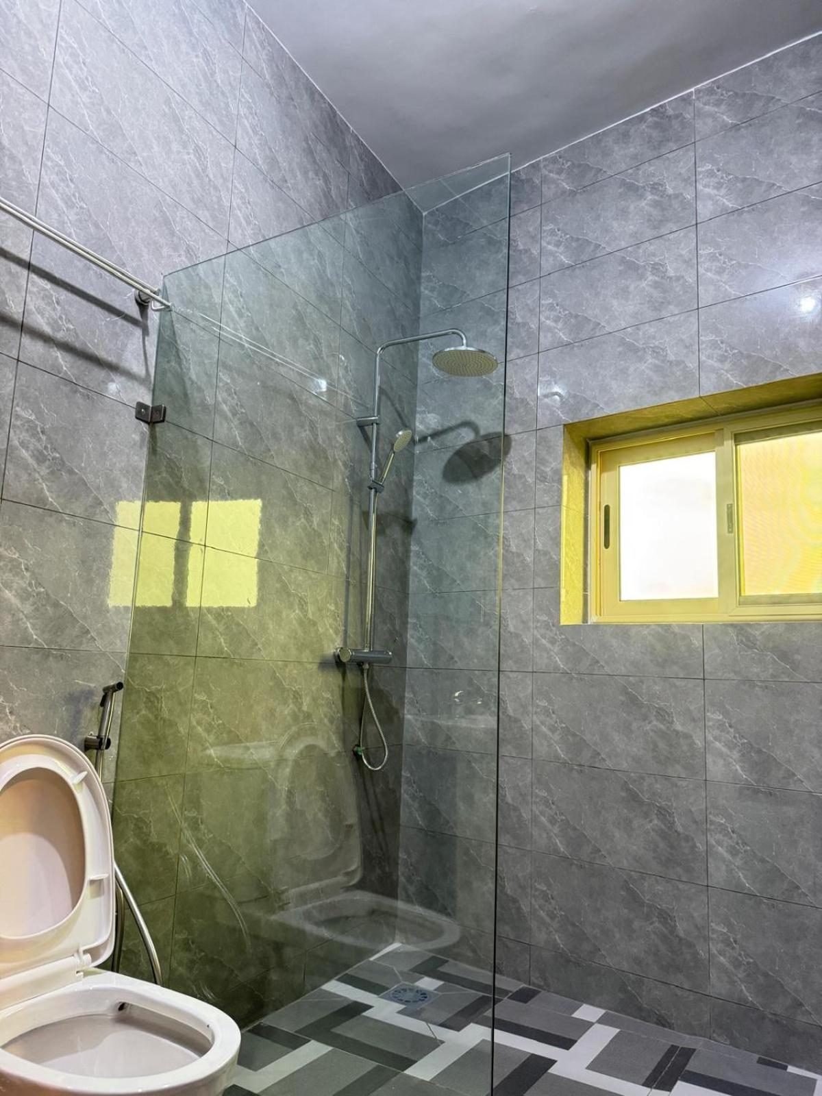 Three-Bedroom Apartment with Balcony photo 3