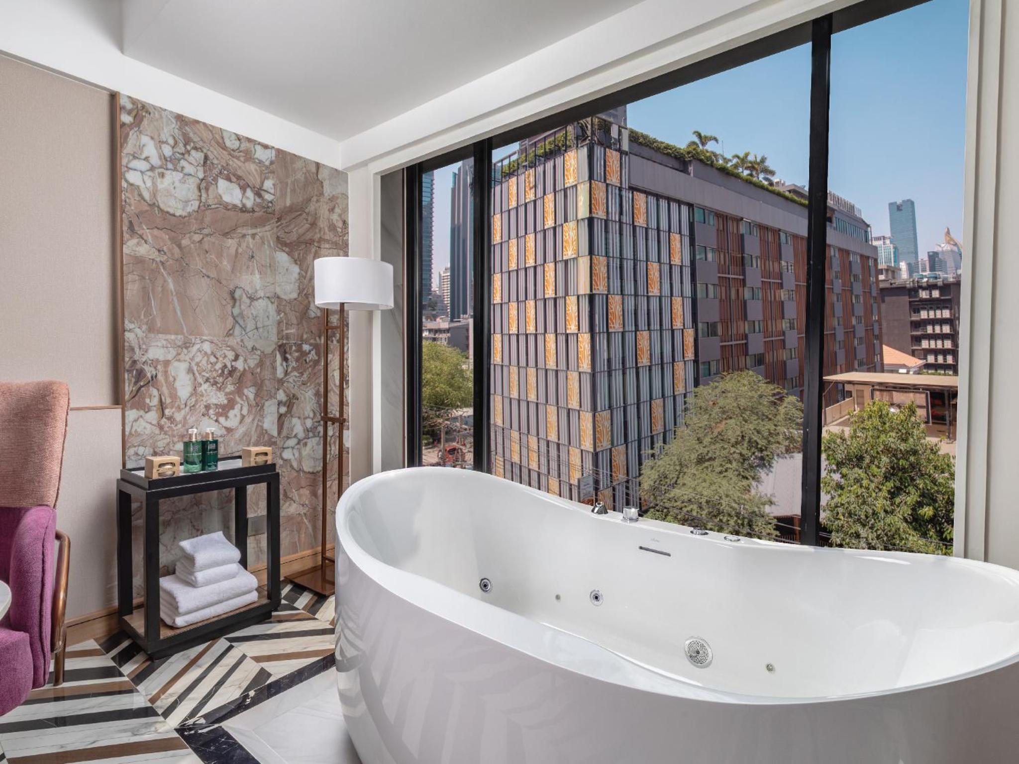 Executive Jacuzzi with Club Benefit photo 1