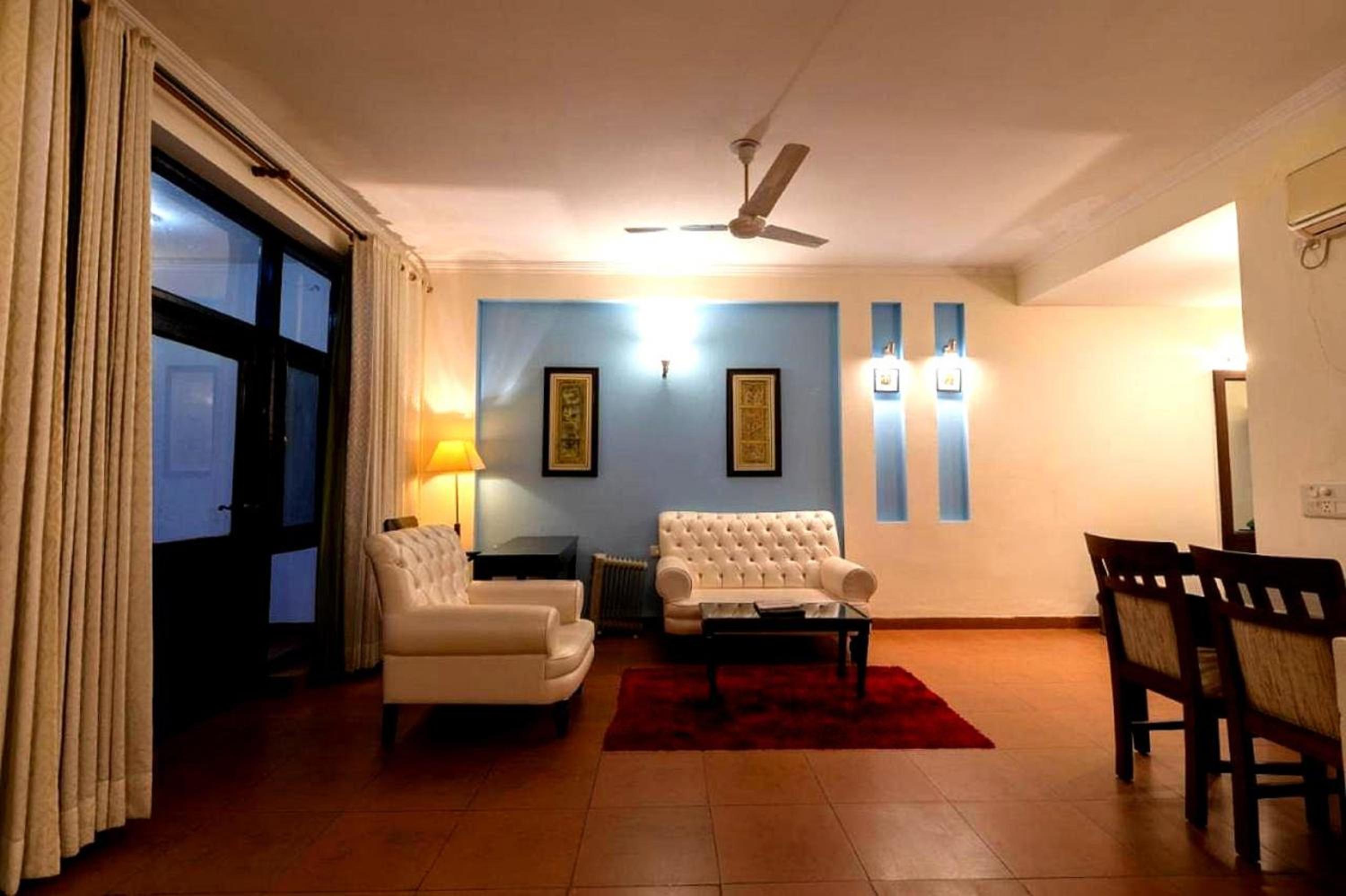 Suite Room with Bathtub and Balcony photo 3