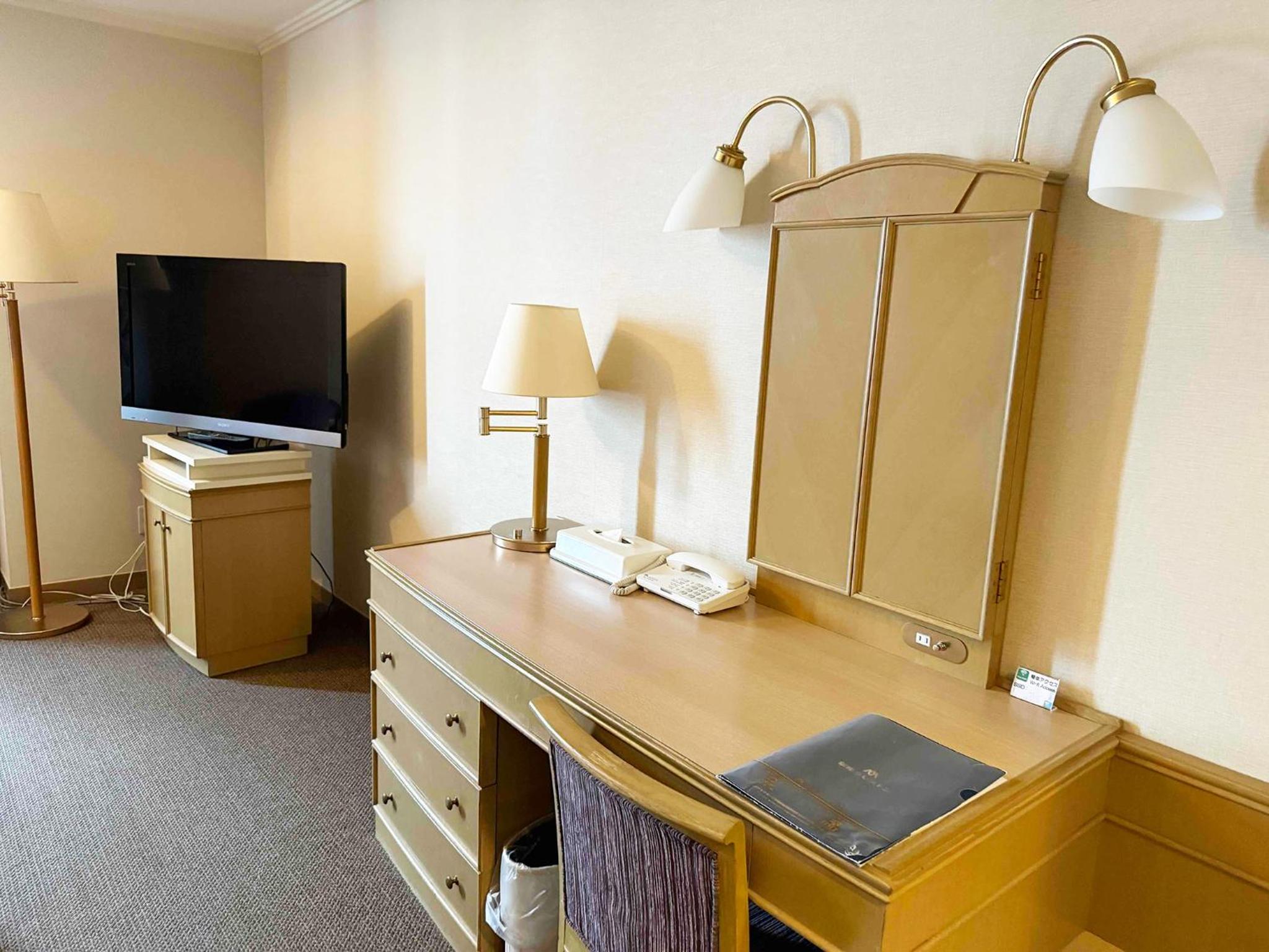 Deluxe Twin Room - Non-Smoking photo 3