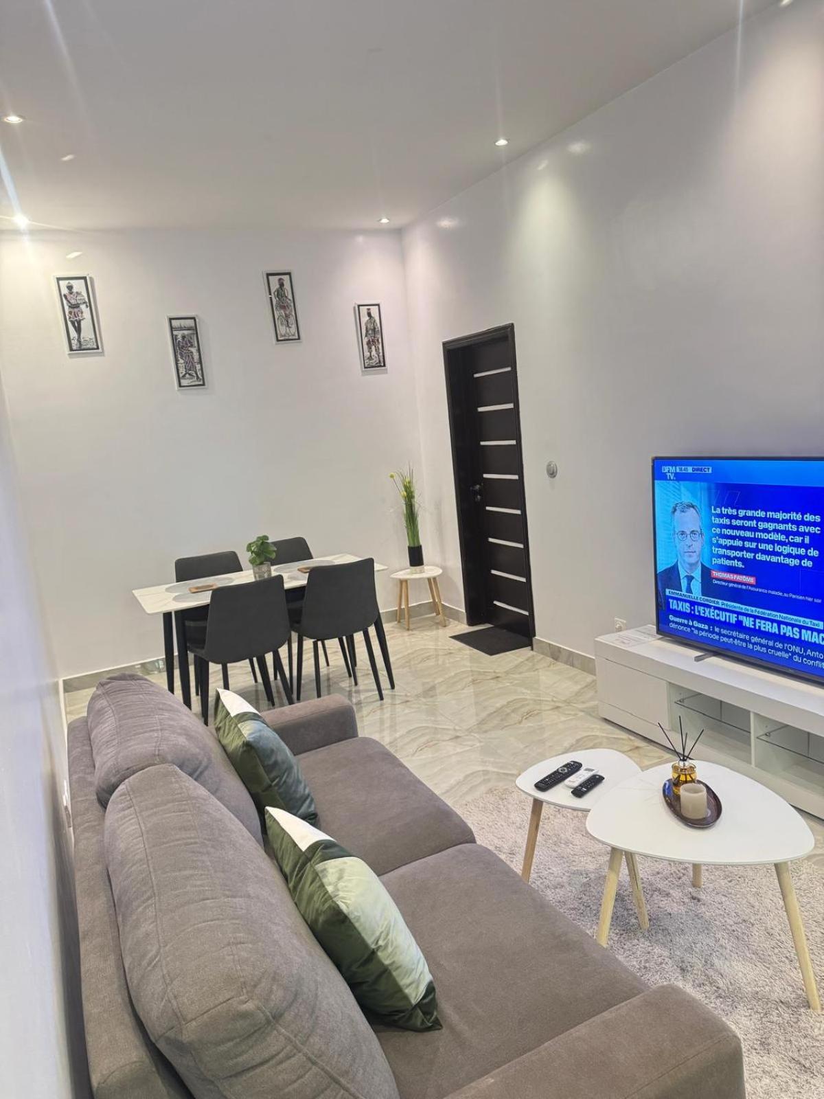 One-Bedroom Apartment with Balcony photo 1