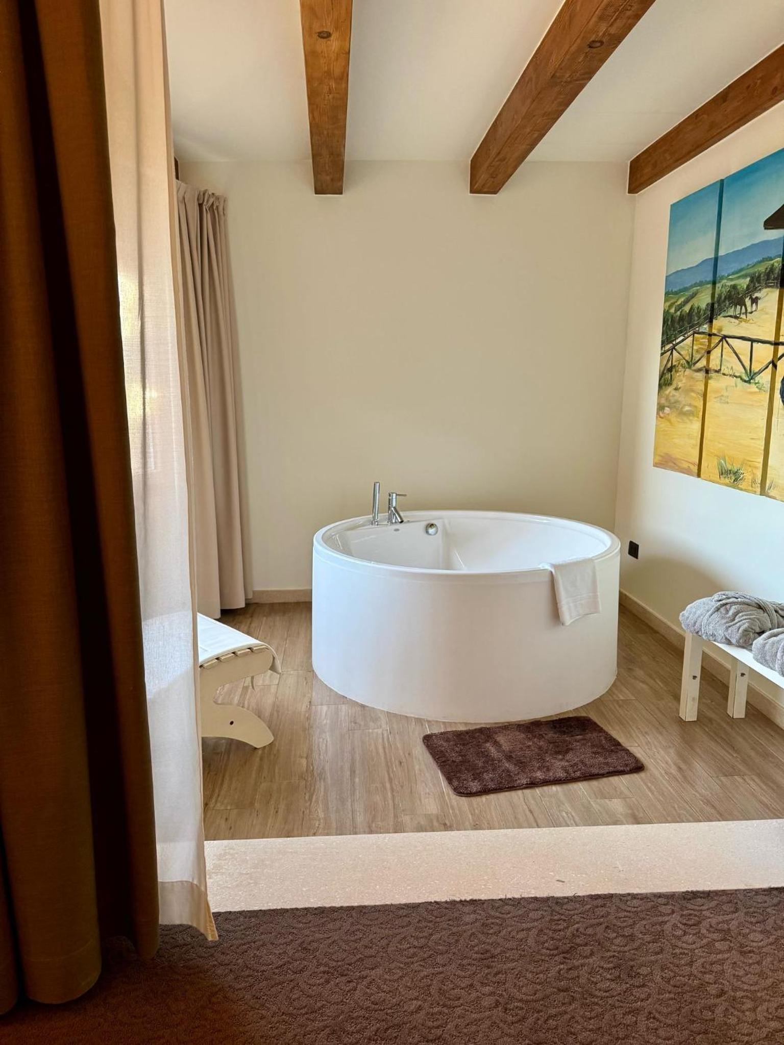 King Room with Spa Bath