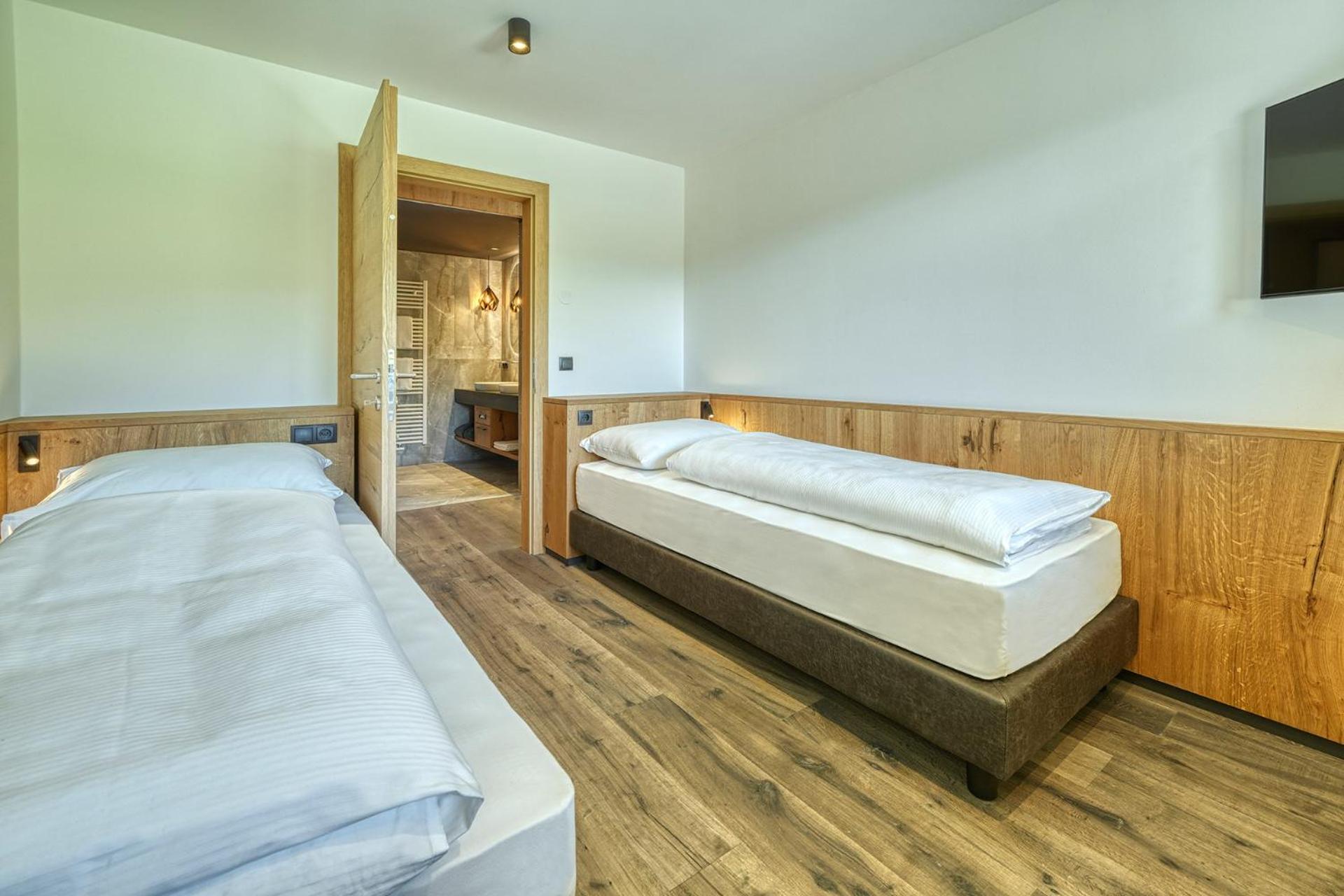 Deluxe Family Suite - Photo 3