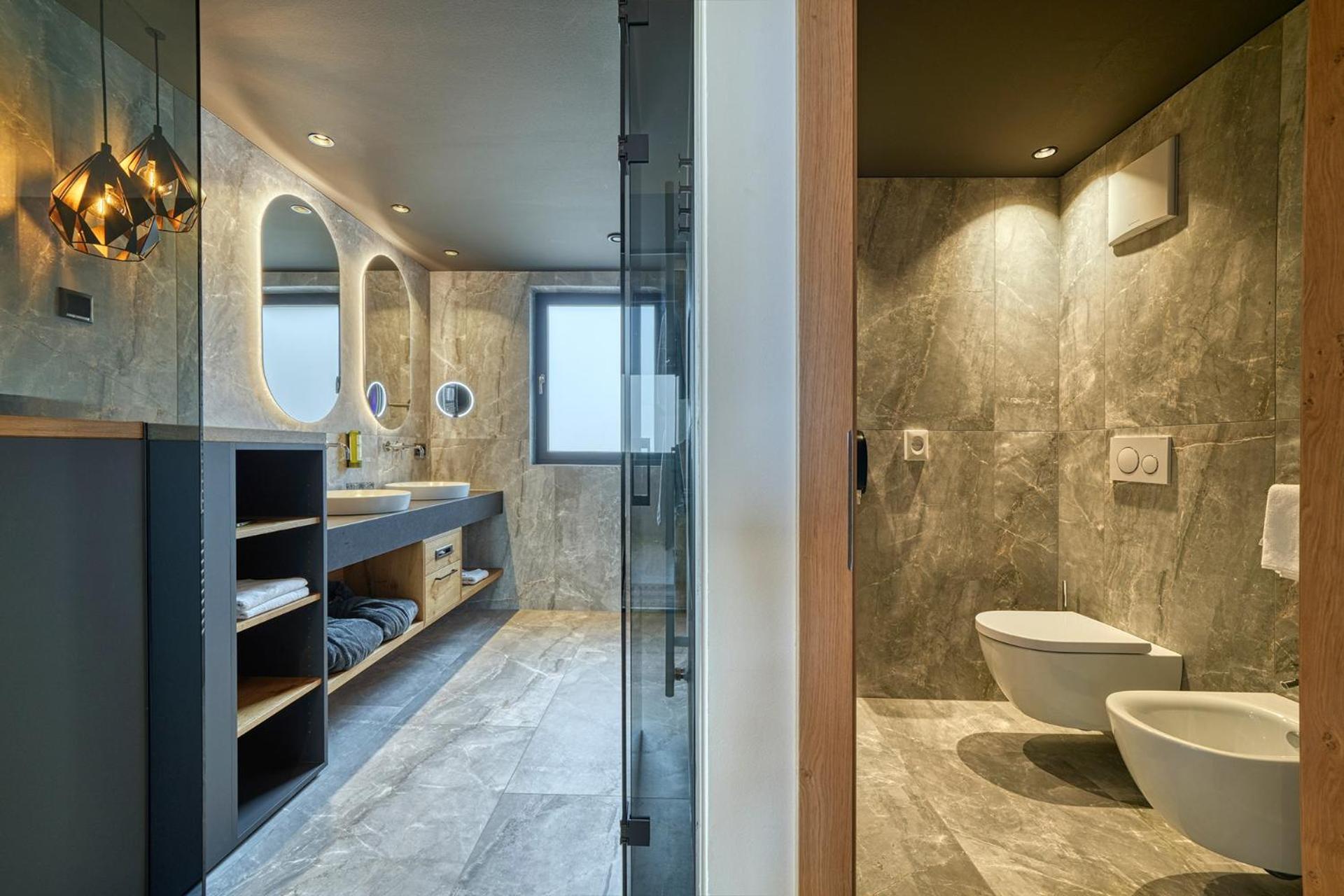 Deluxe Family Suite - Photo 4
