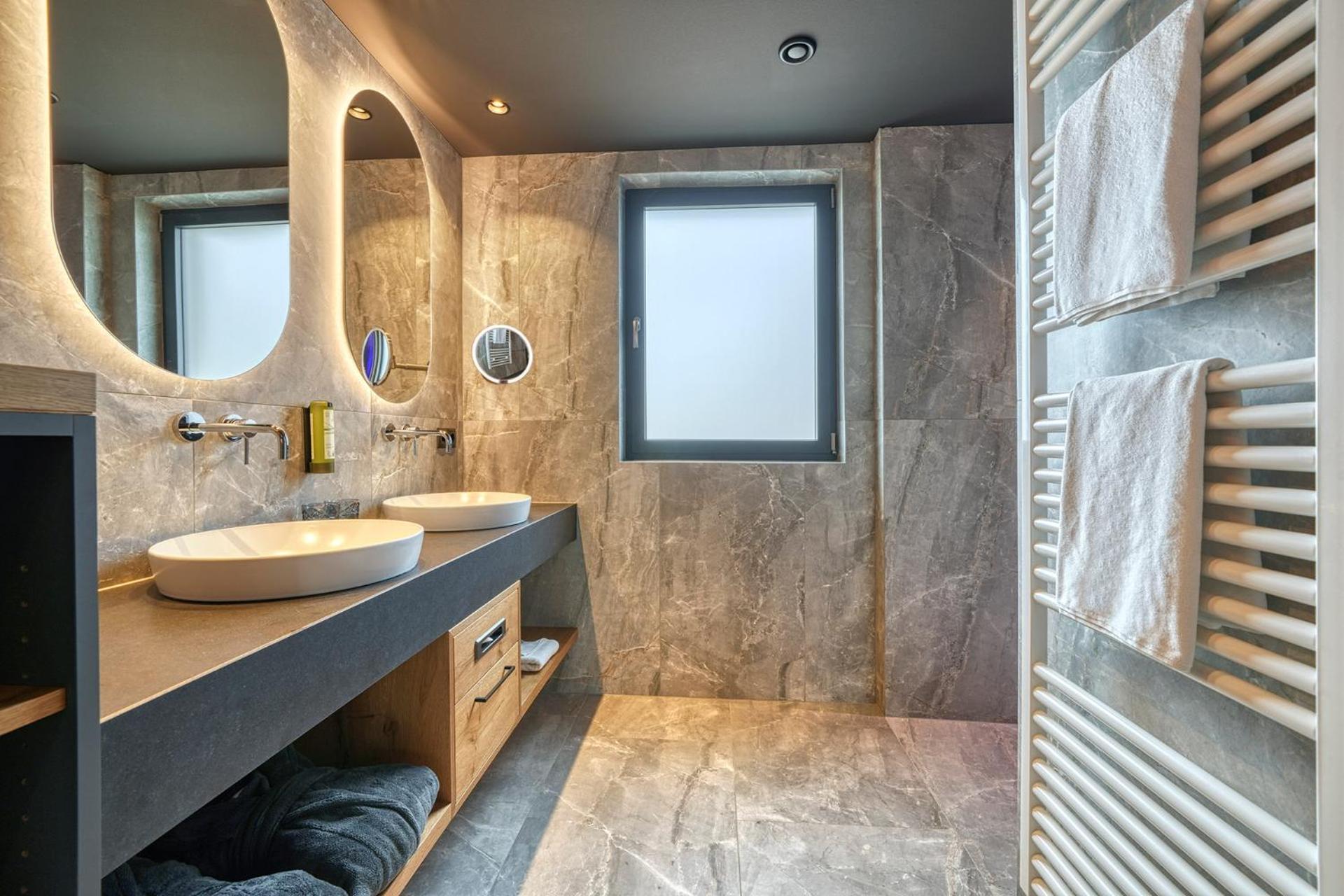 Deluxe Family Suite - Photo 1