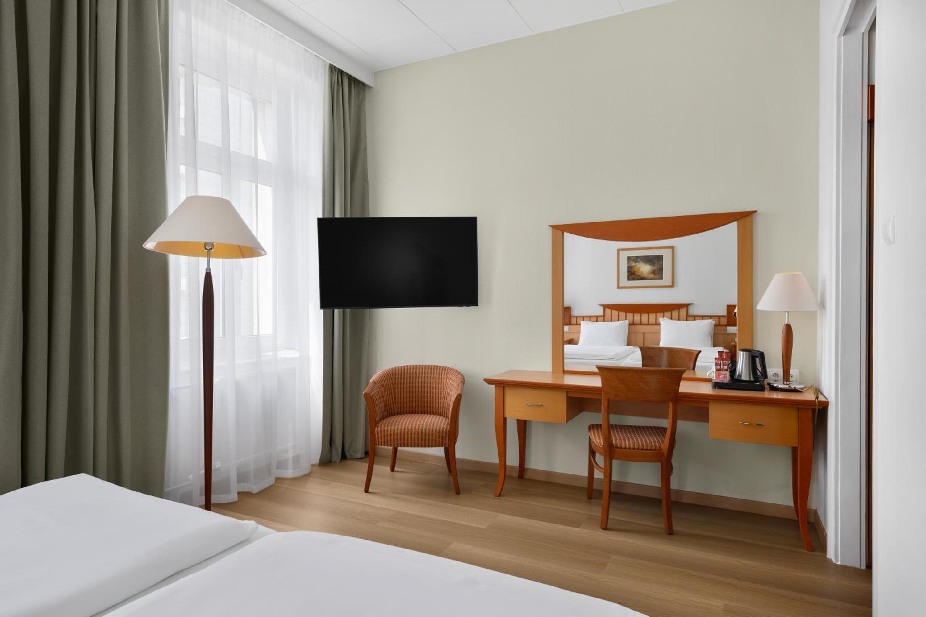 Premium Double or Twin Room - Photo 3