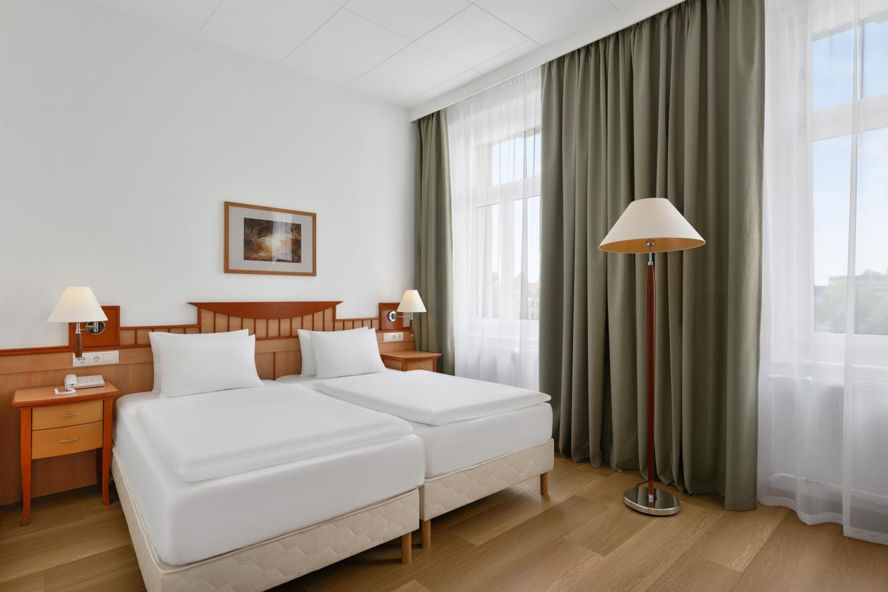 Premium Double or Twin Room - Photo 2