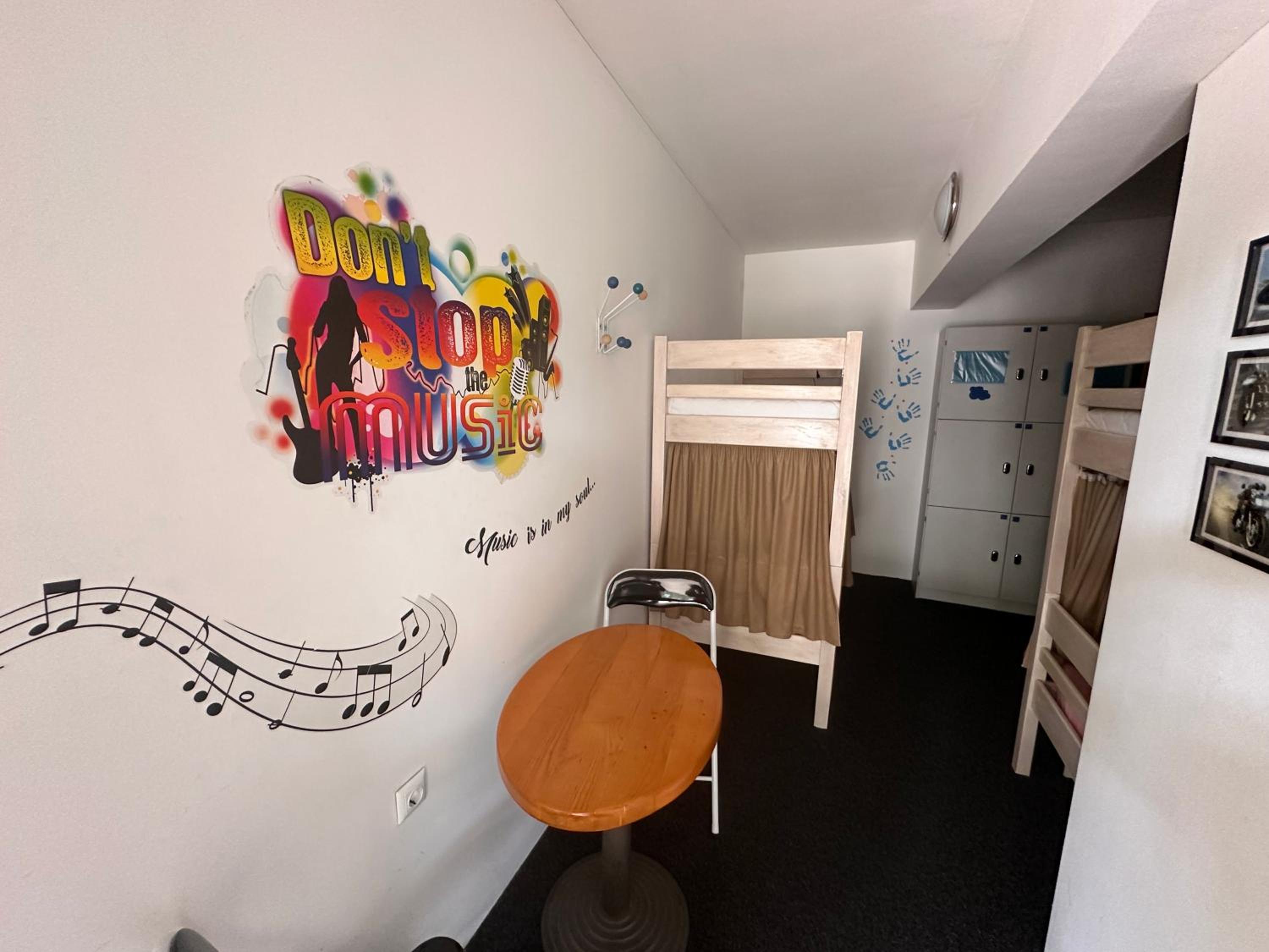 Bed in 6-Bed Mixed Dormitory Room
