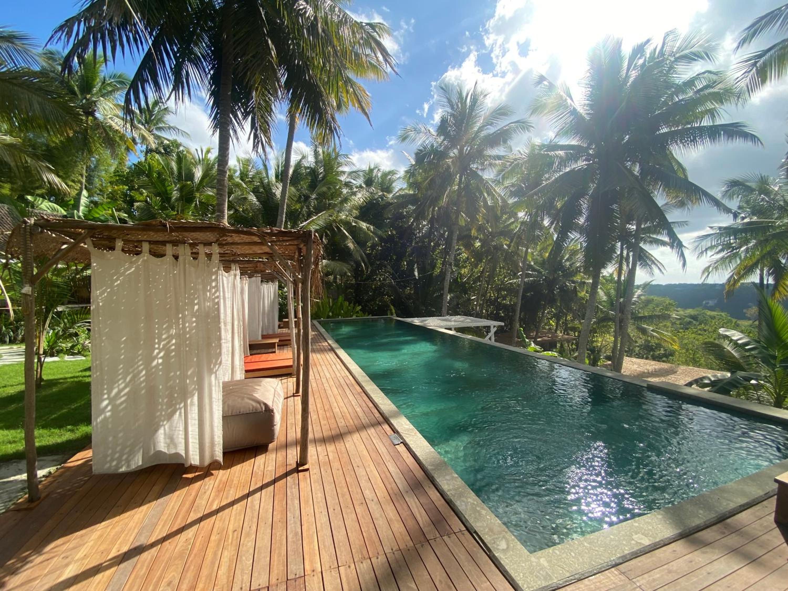 Deluxe Bungalow with Garden View