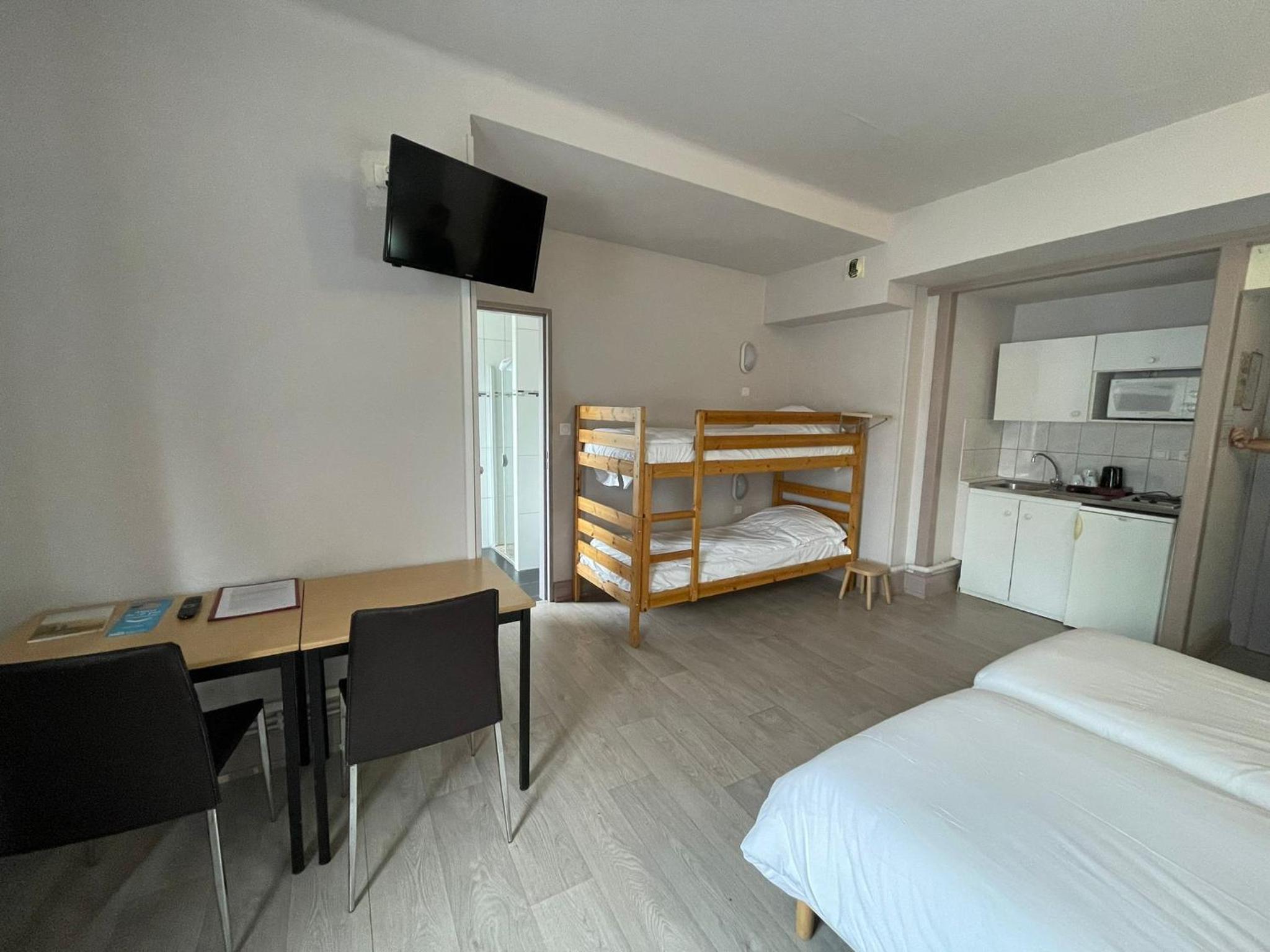 Quadruple Room - Photo 4