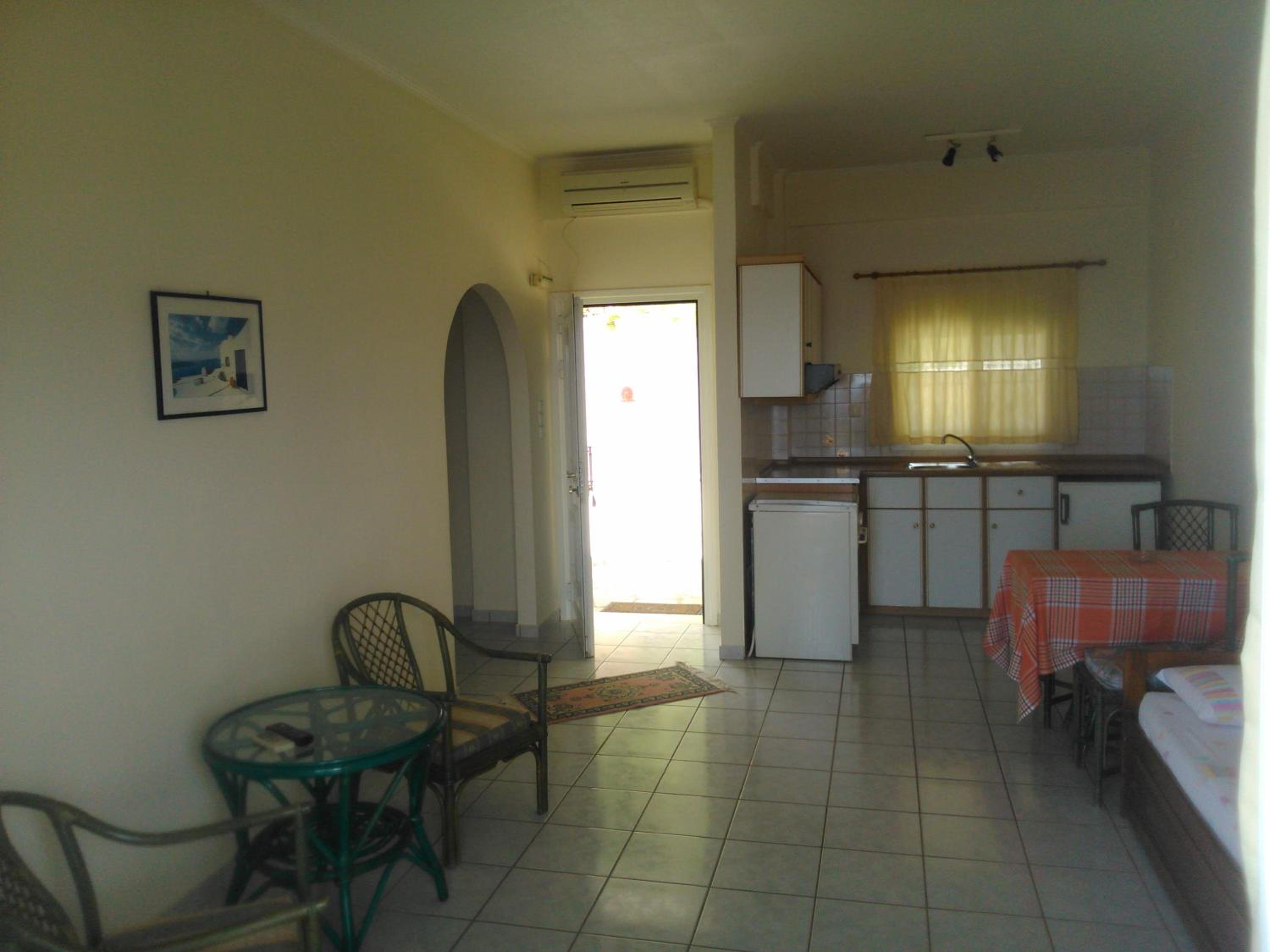 One-Bedroom Apartment with Sea View - Photo 3
