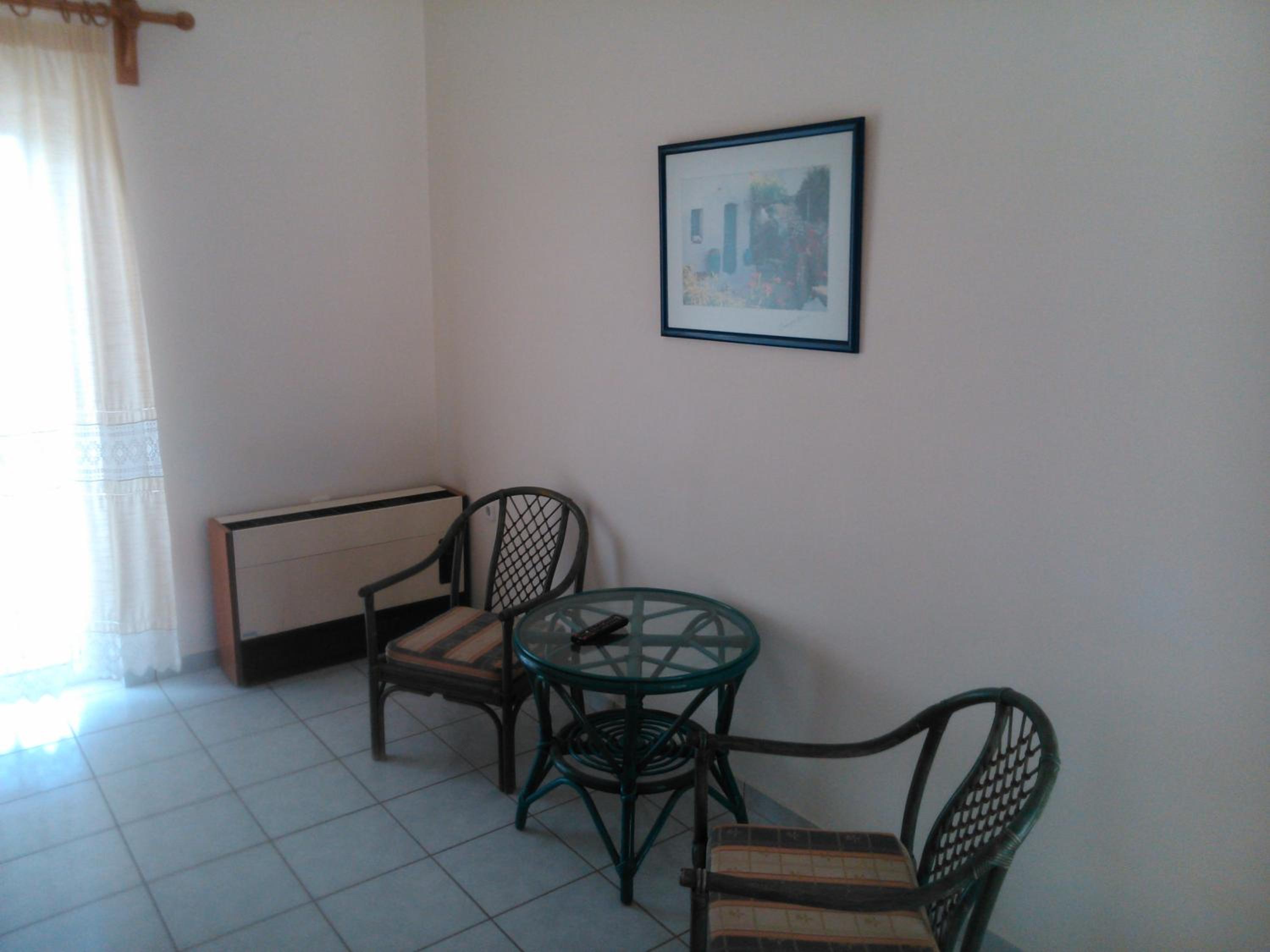 One-Bedroom Apartment with Sea View - Photo 8