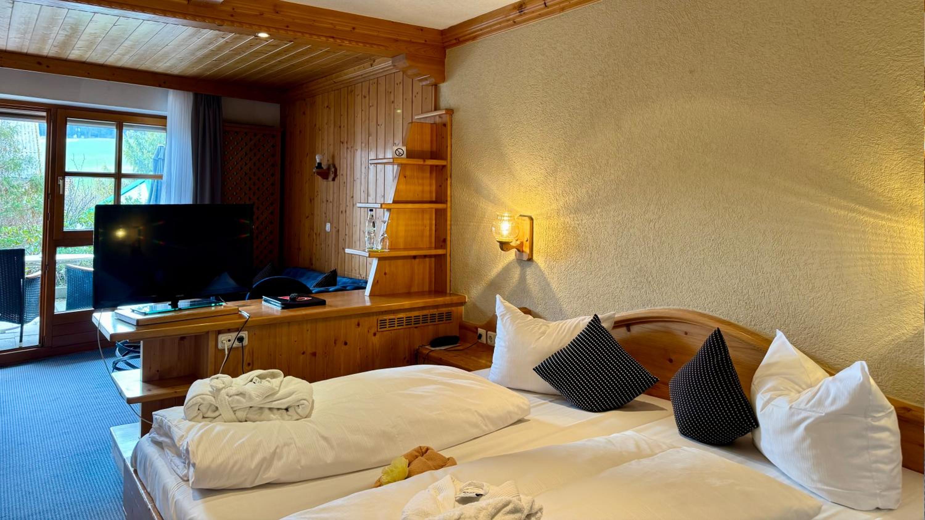 Double Room with Balcony (2 Adults + 1 Child) photo 3