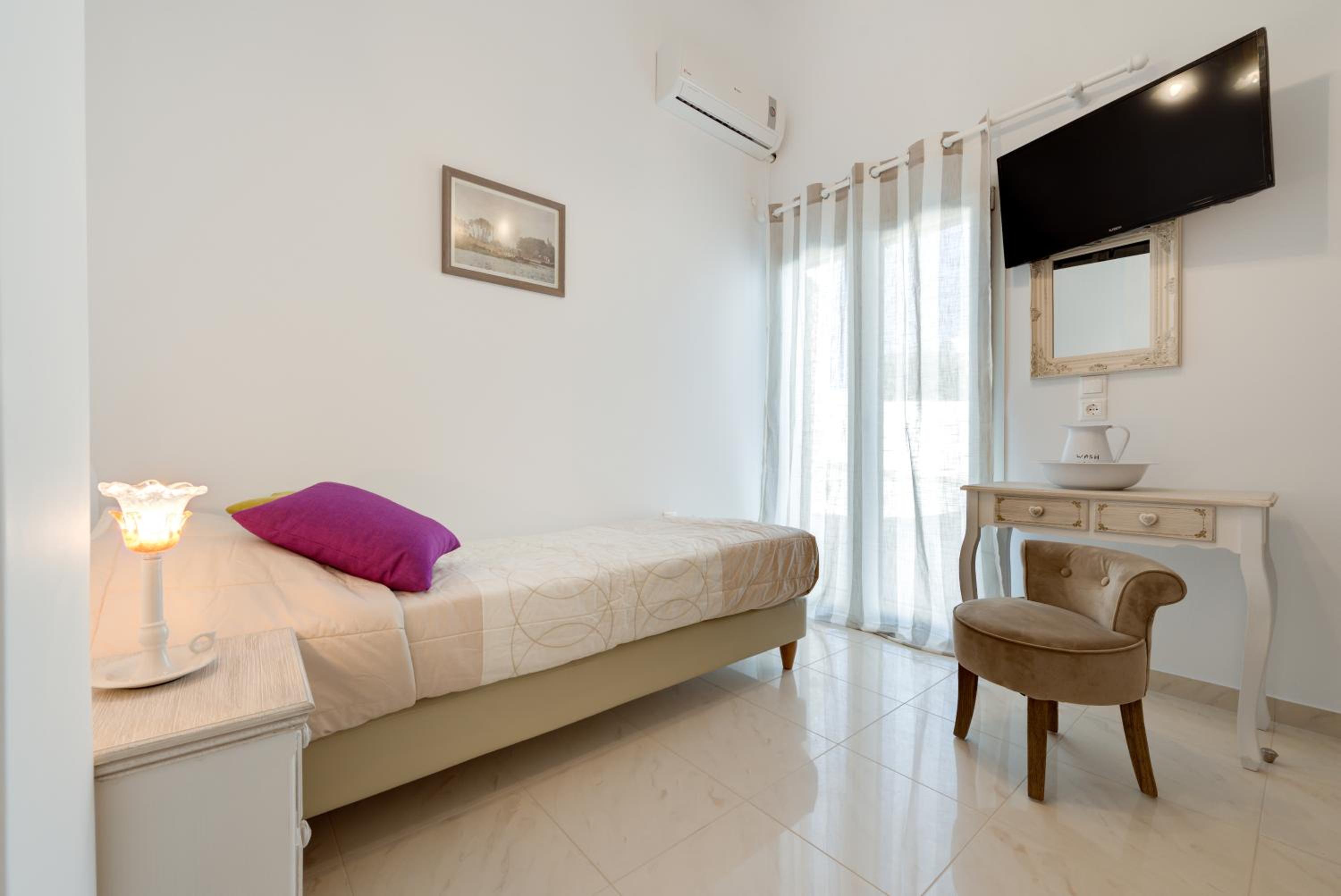 Three Bedroom Apartment with Private Pool and Sunrise View photo 2