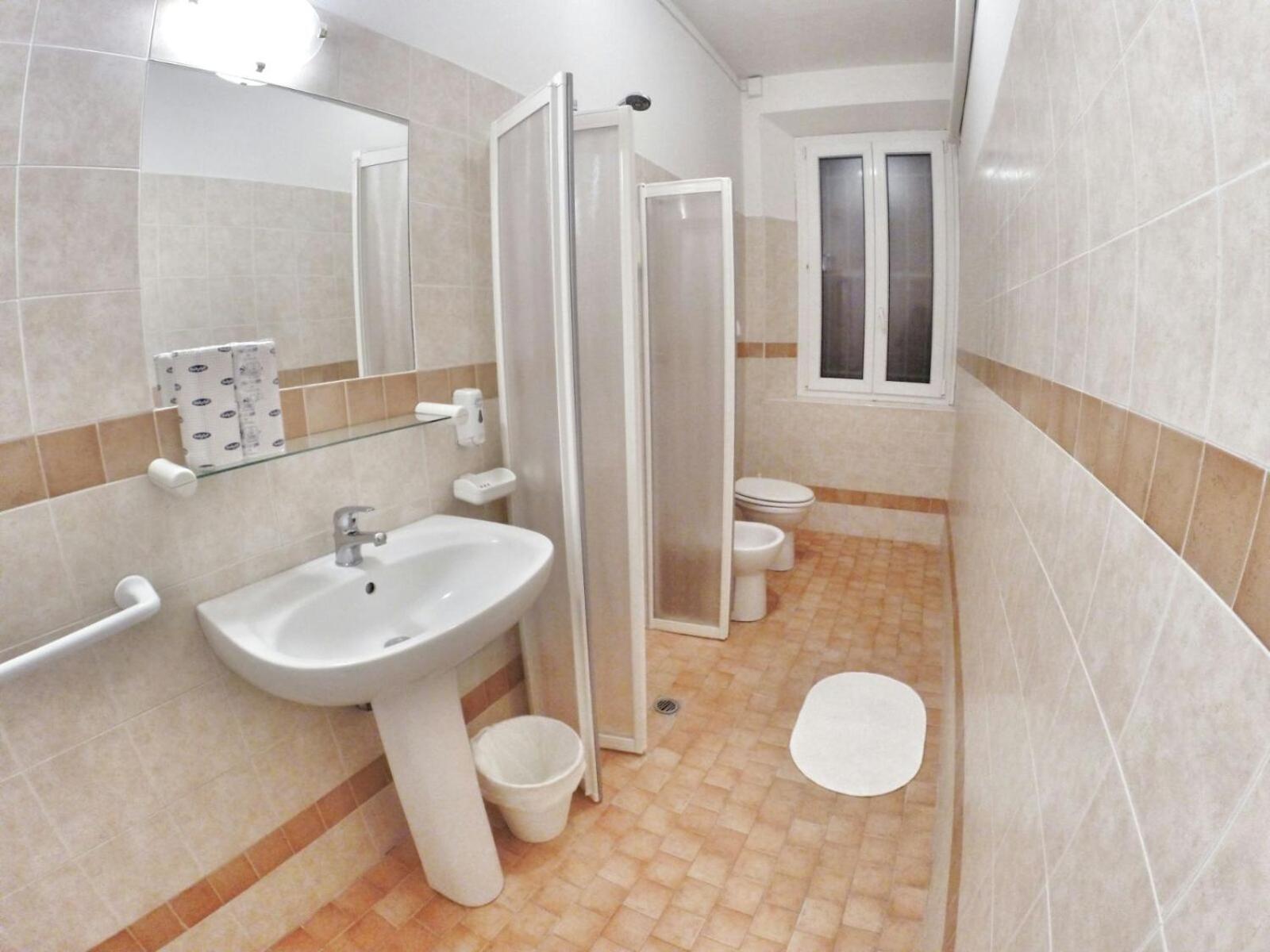 Family Room with Private Bathroom - Photo 3