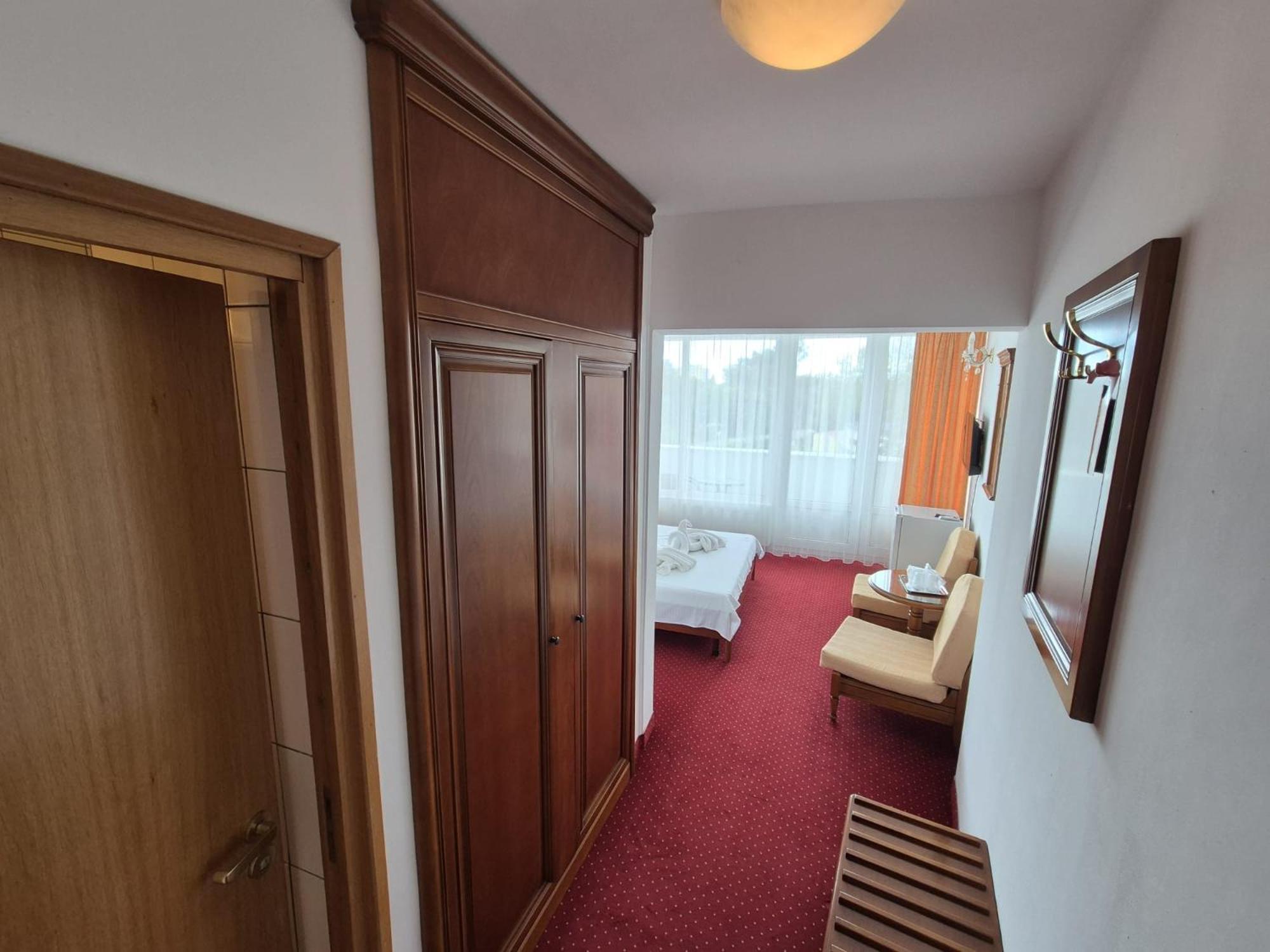 Family Room with Balcony photo 2