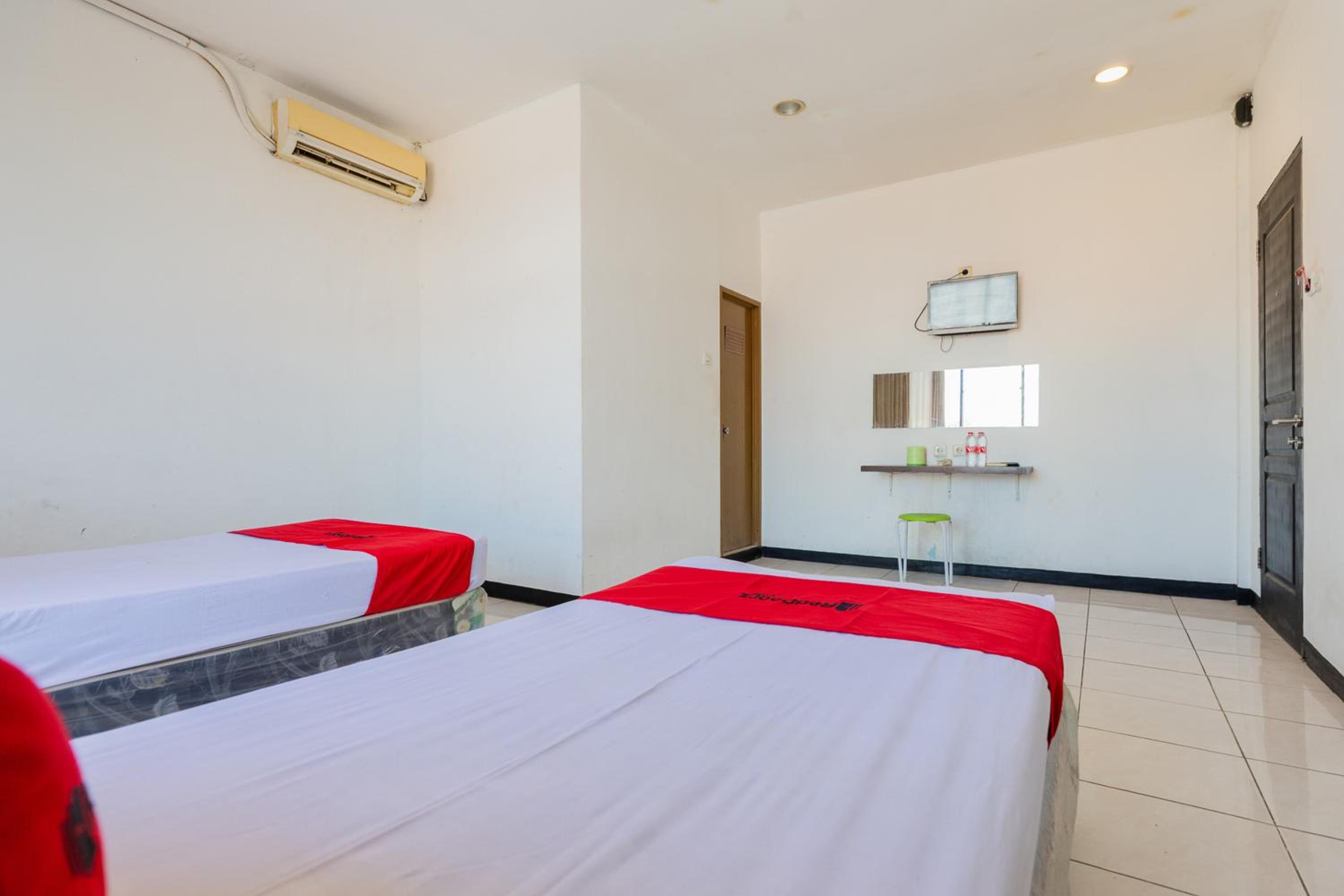 Standard Twin Room - Photo 2