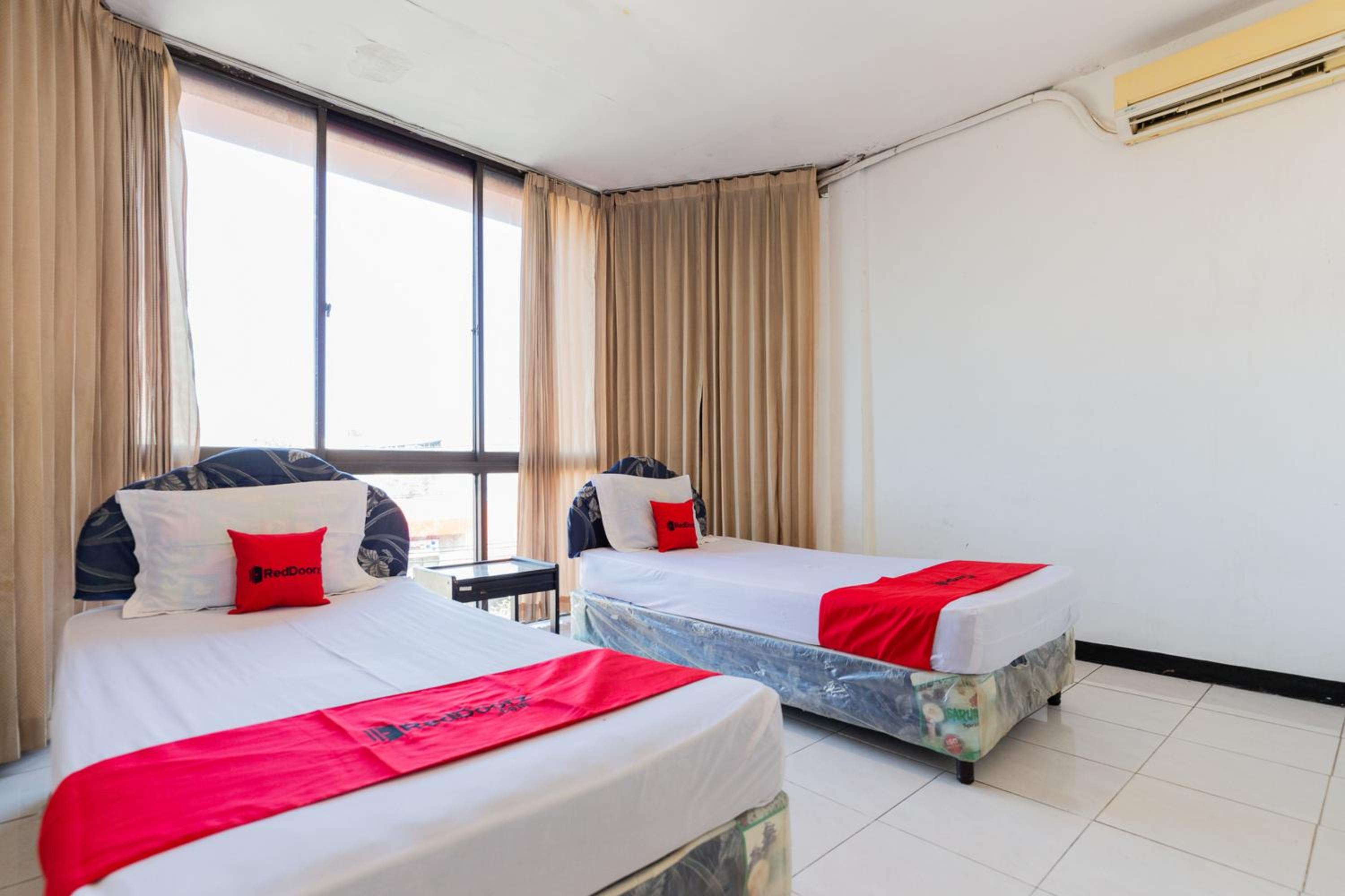 Standard Twin Room - Photo 3
