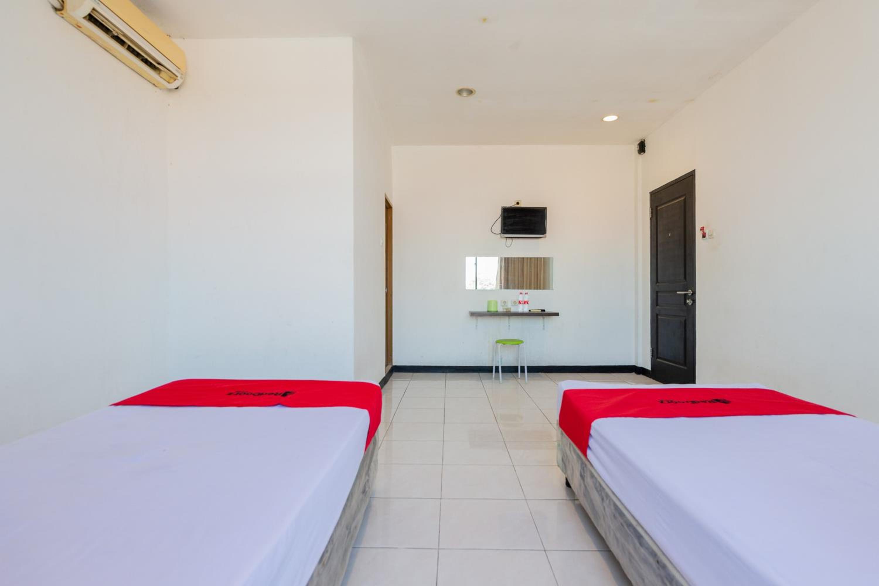 Standard Twin Room - Photo 5