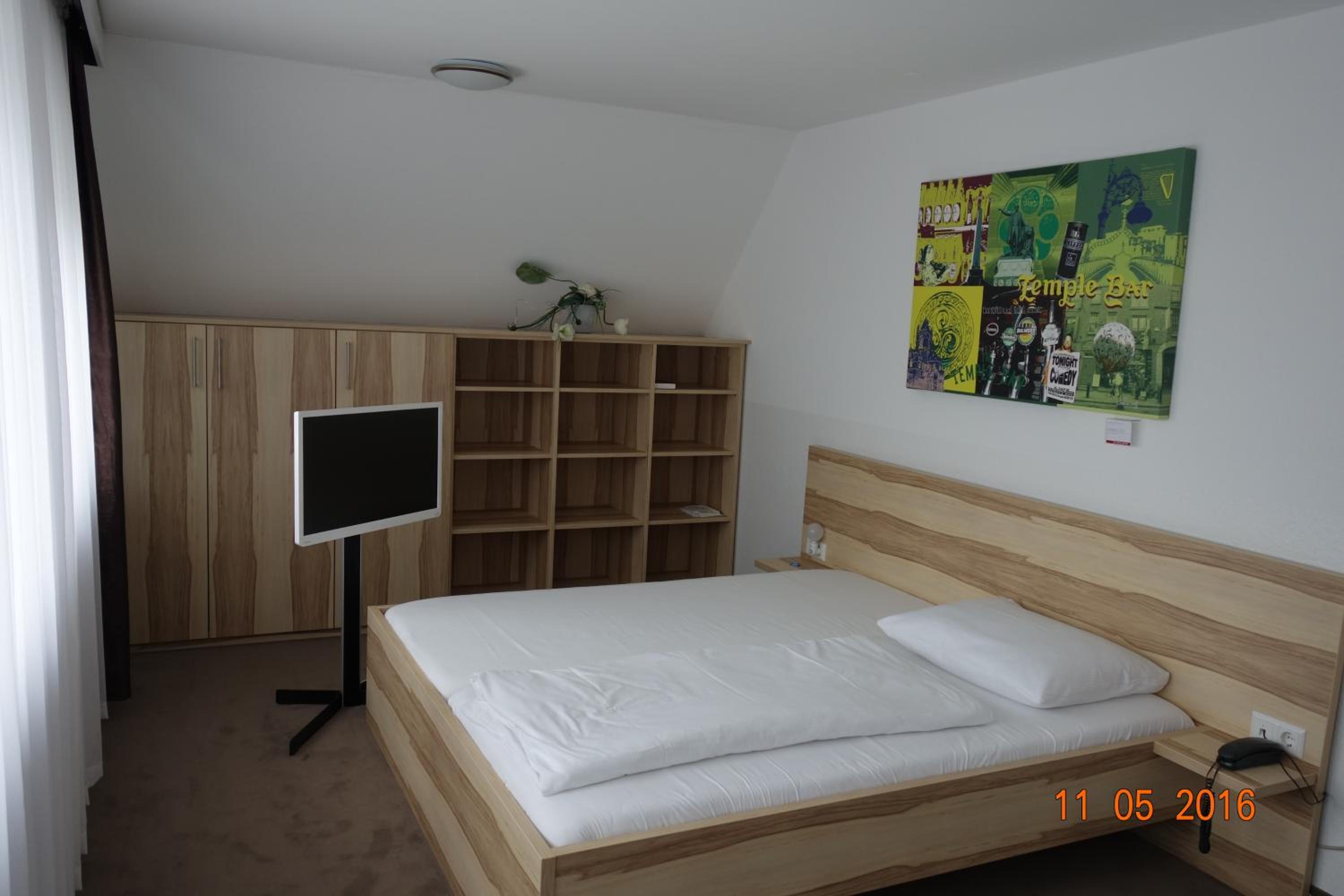 Double Room with Bath - Photo 4
