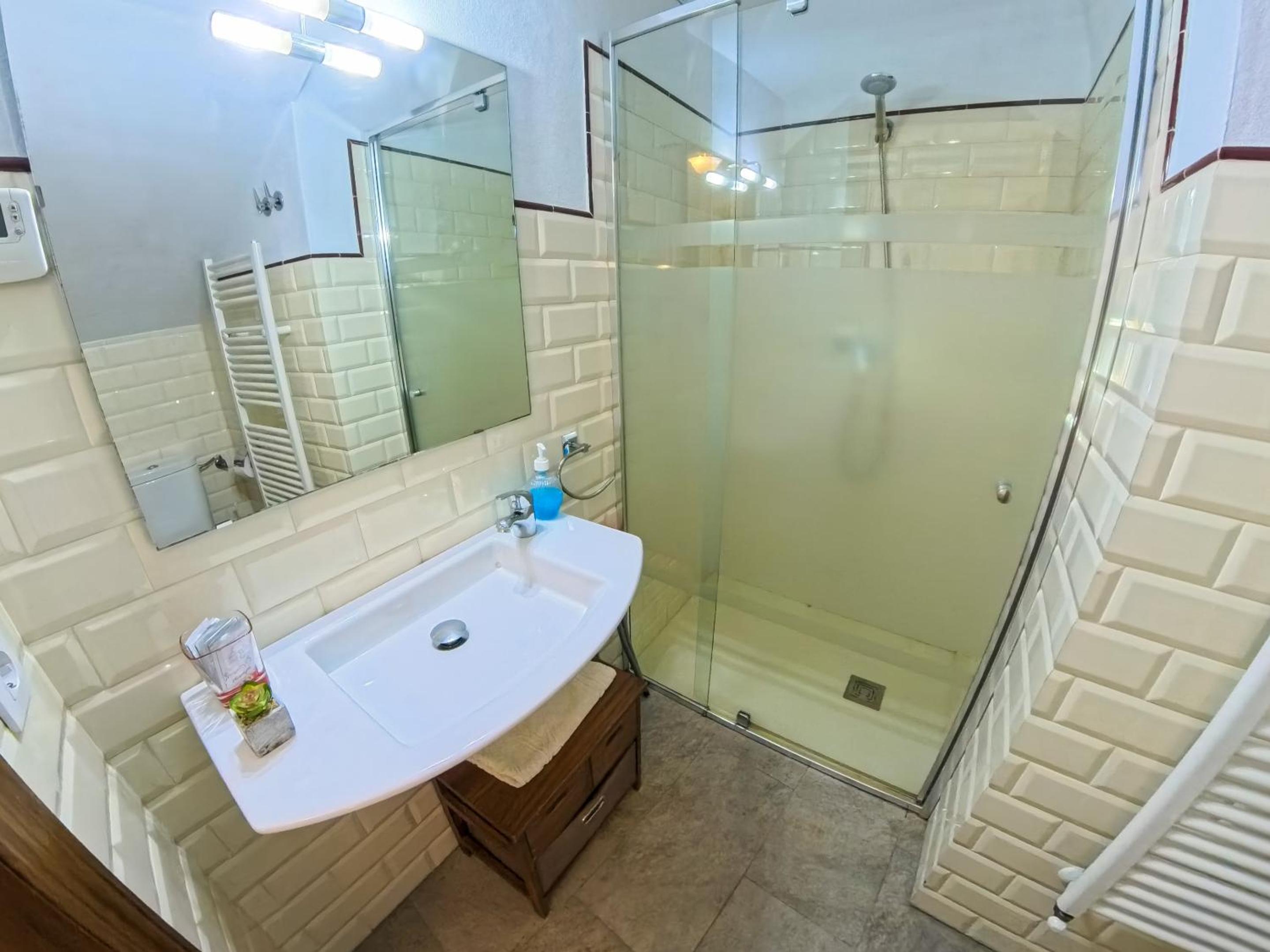 Double Room - Photo 2