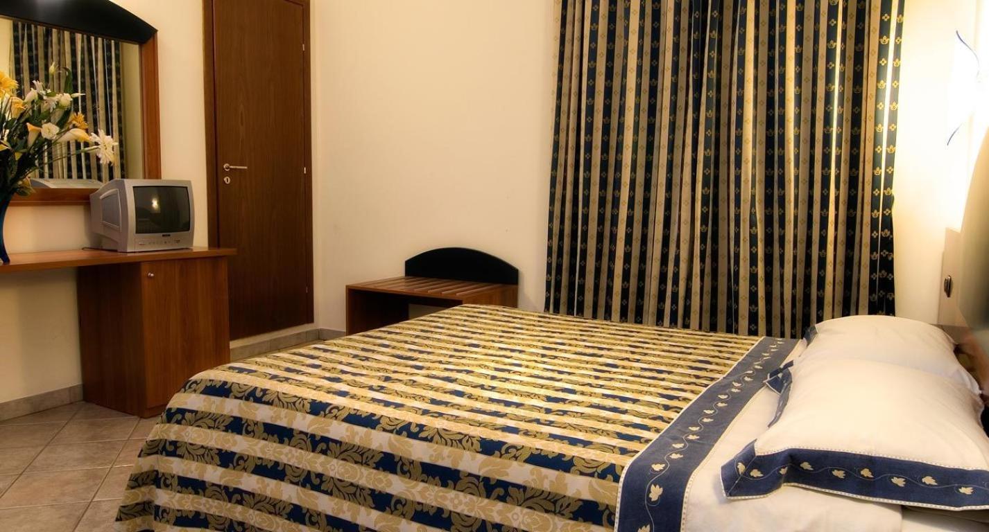 Double or Twin Room photo 2